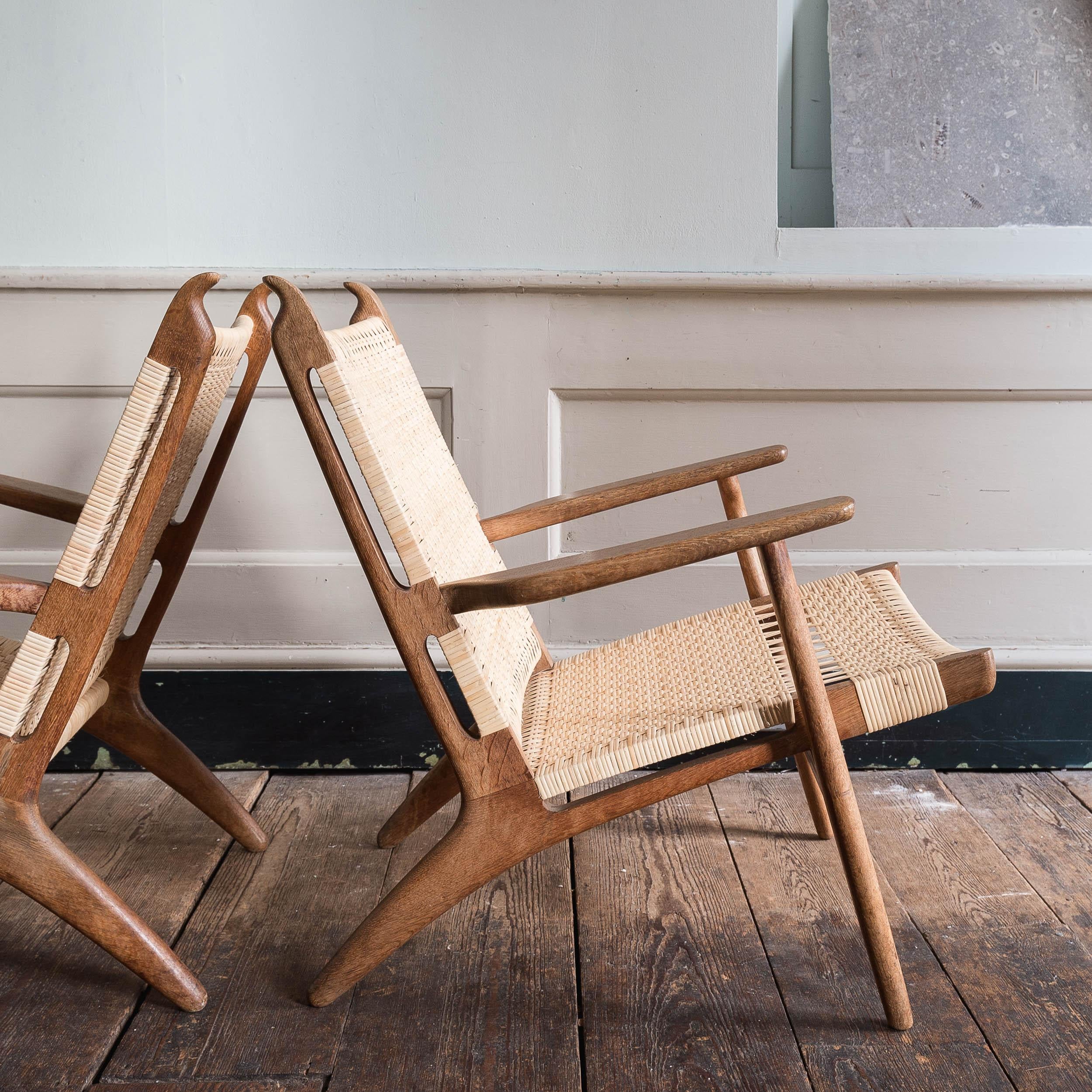 Pair of Hans Wegner CH 27 Easy-Chairs In Good Condition In London, GB