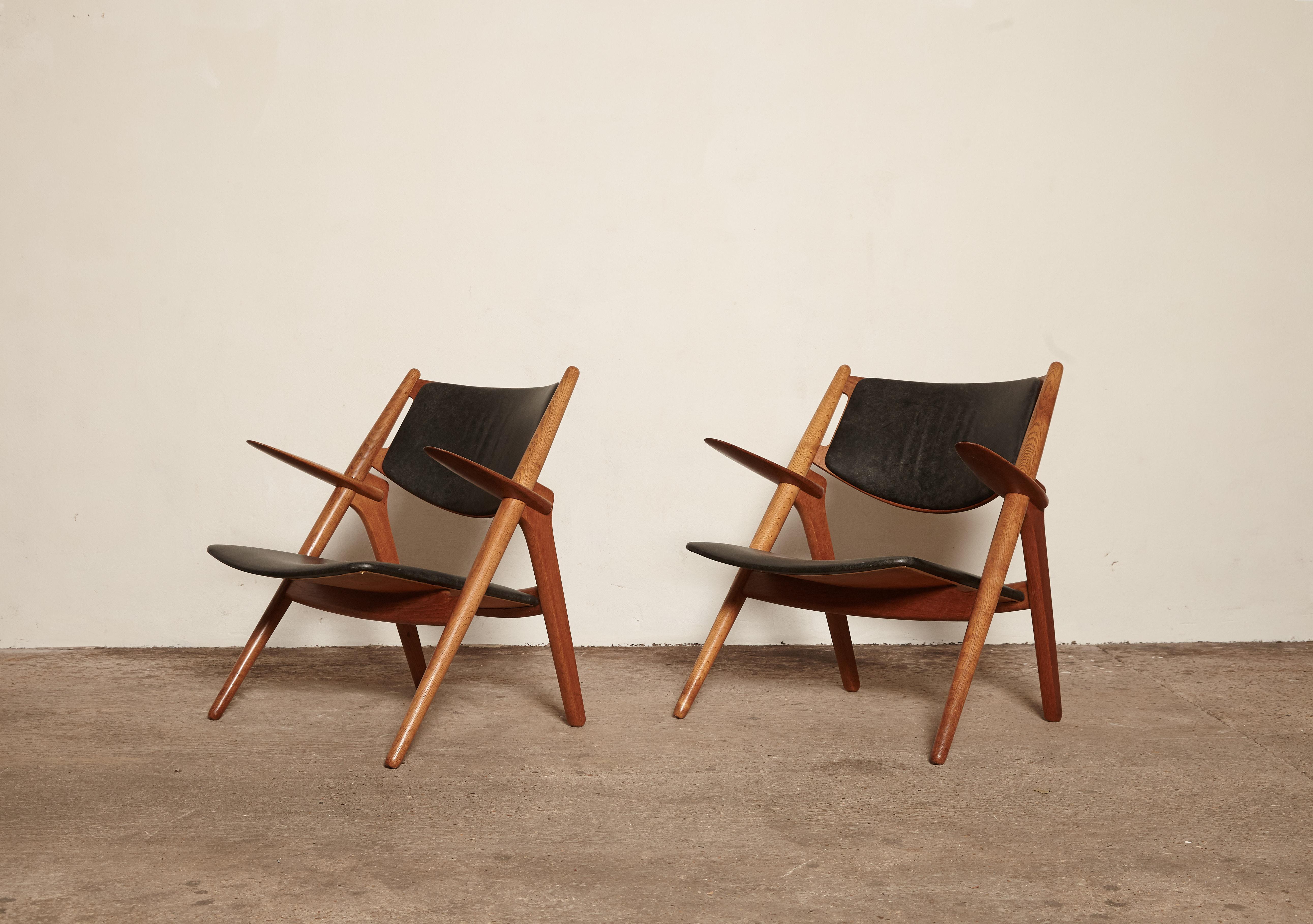 Pair of Hans Wegner CH 28 Sawbuck Armchairs, Denmark 1