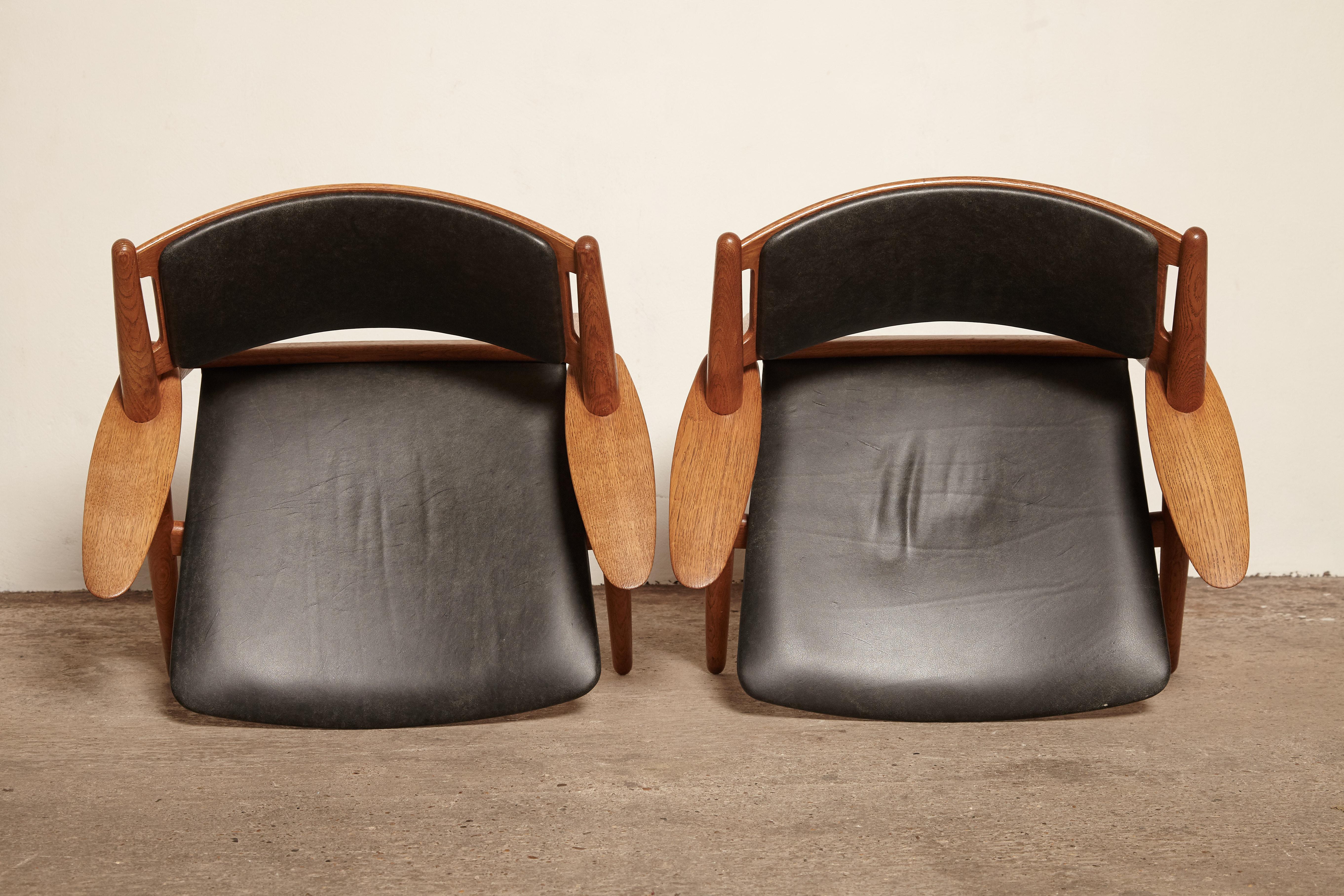 Pair of Hans Wegner CH 28 Sawbuck Armchairs, Denmark 3