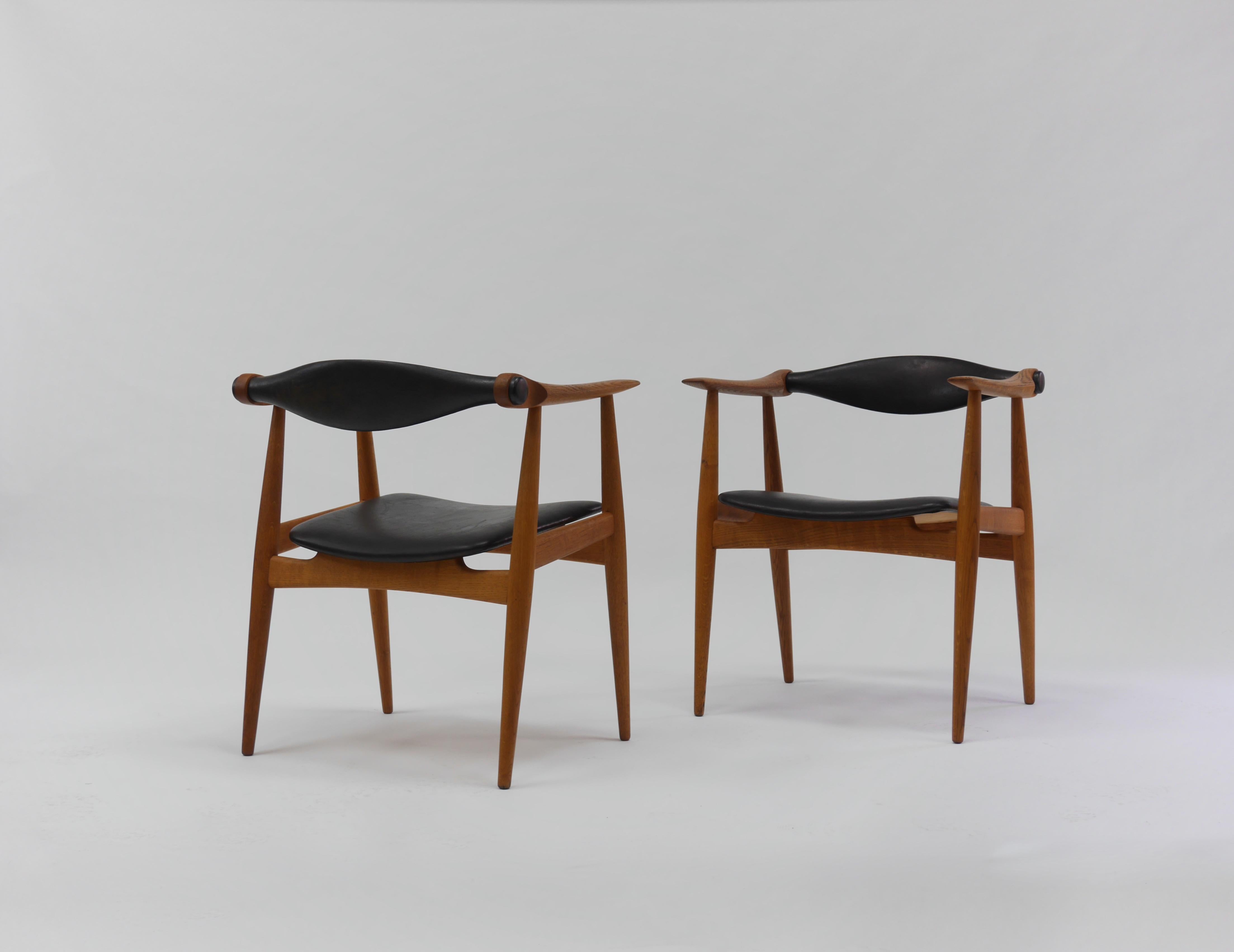 Scandinavian Modern Pair of Hans Wegner CH 34 Chairs For Sale