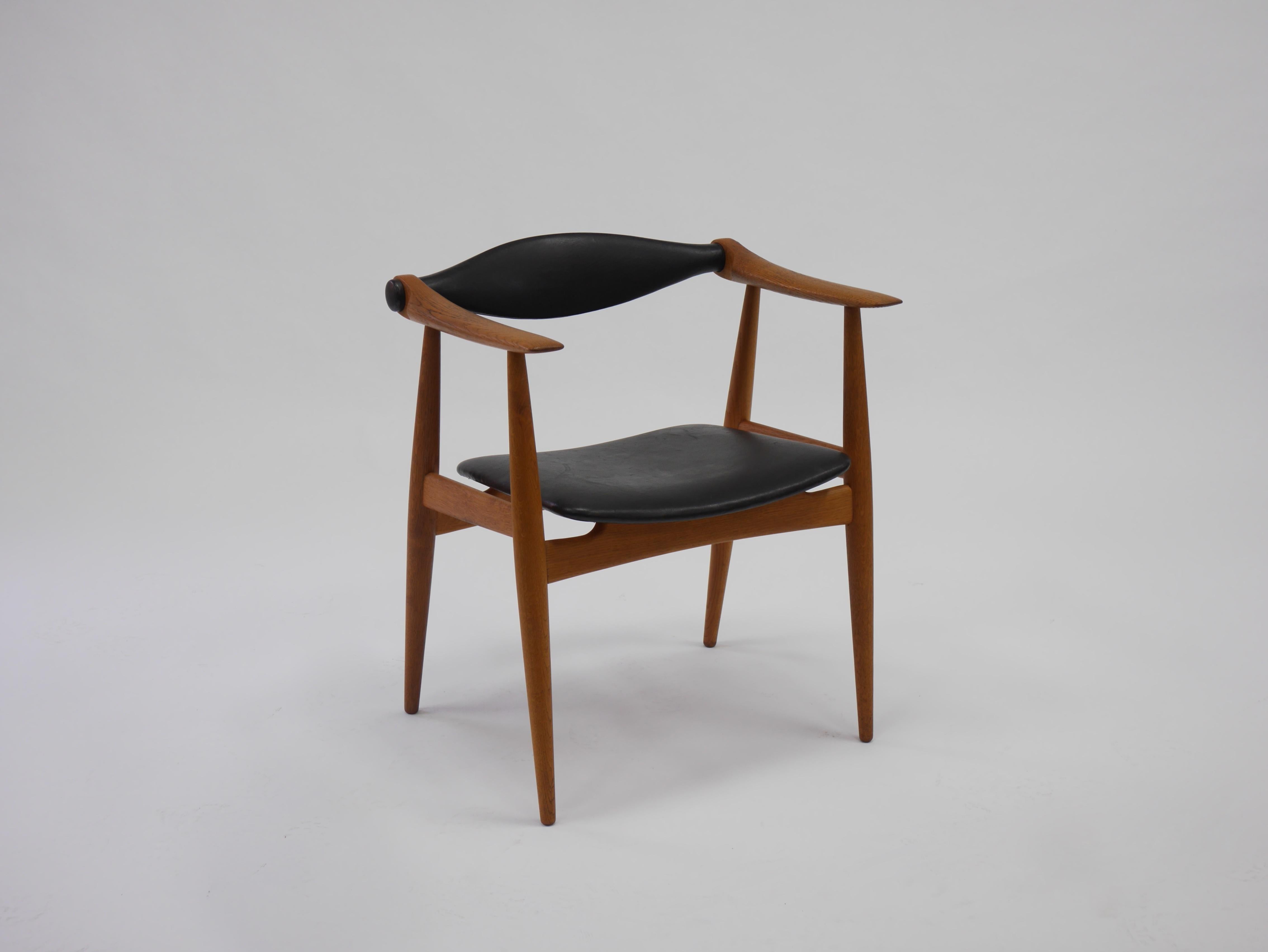 Pair of Hans Wegner CH 34 Chairs For Sale 1