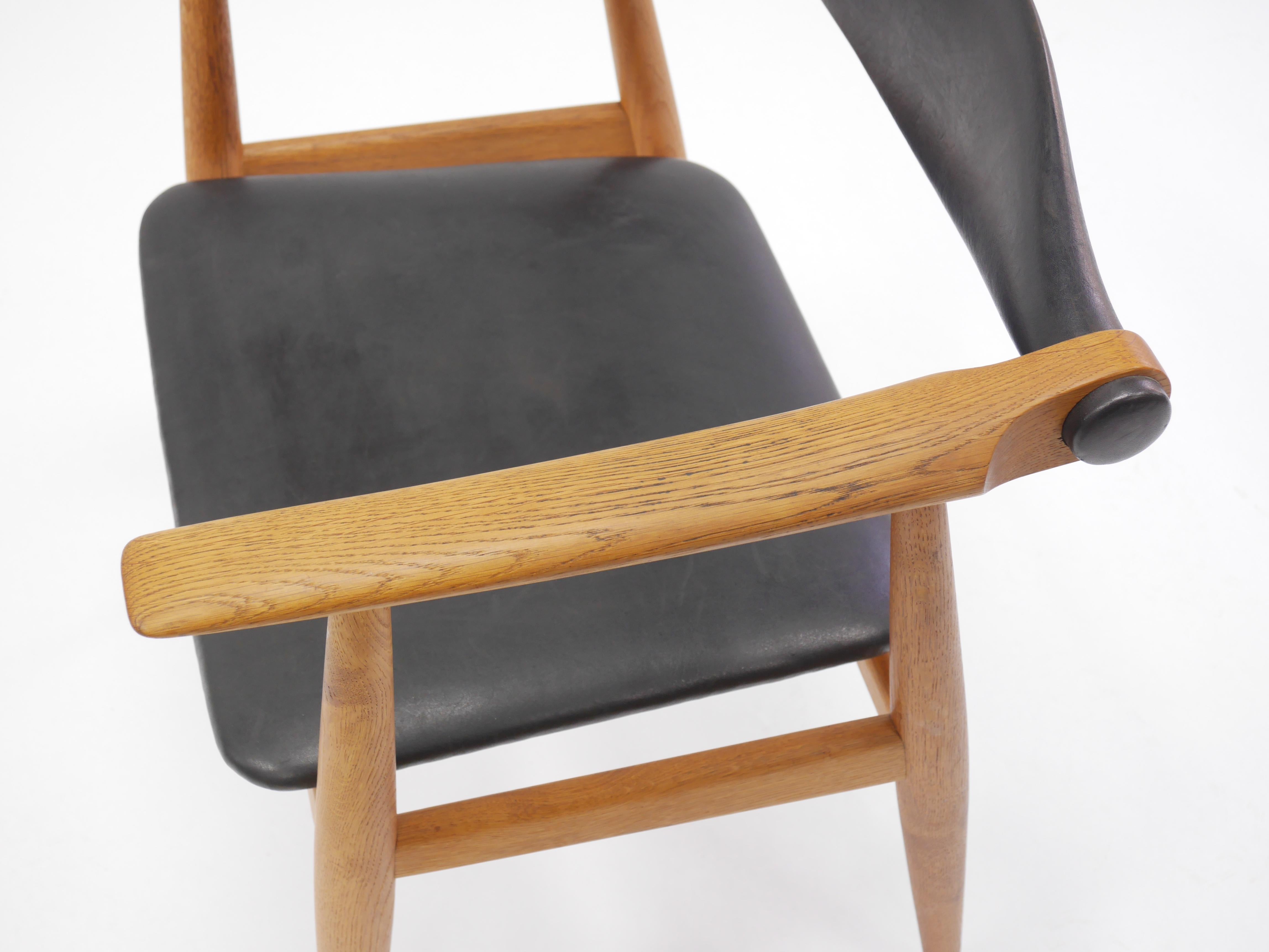Pair of Hans Wegner CH 34 Chairs For Sale 3