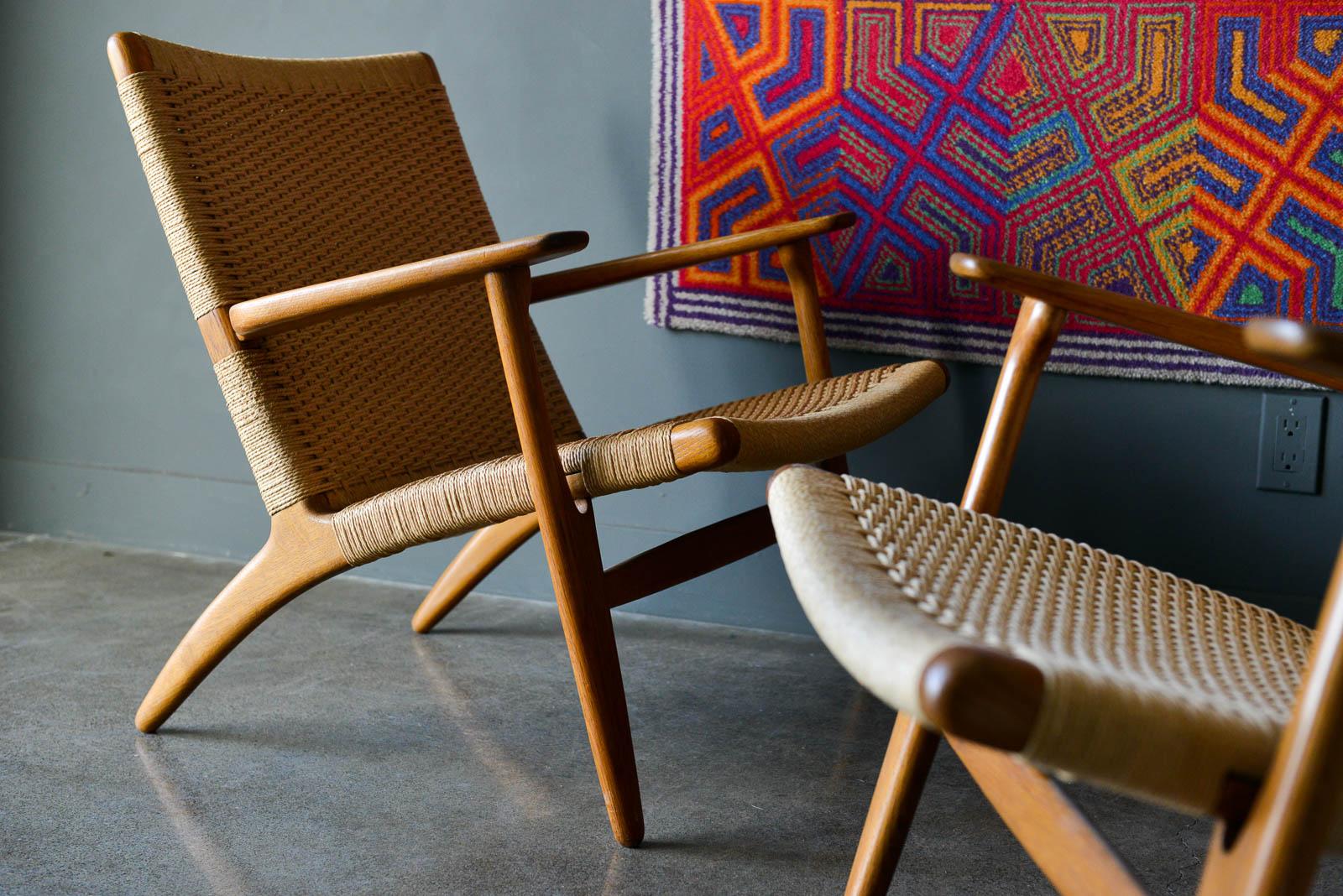 Pair of Hans Wegner CH25 Lounge Chairs, ca. 1960 In Good Condition In Costa Mesa, CA