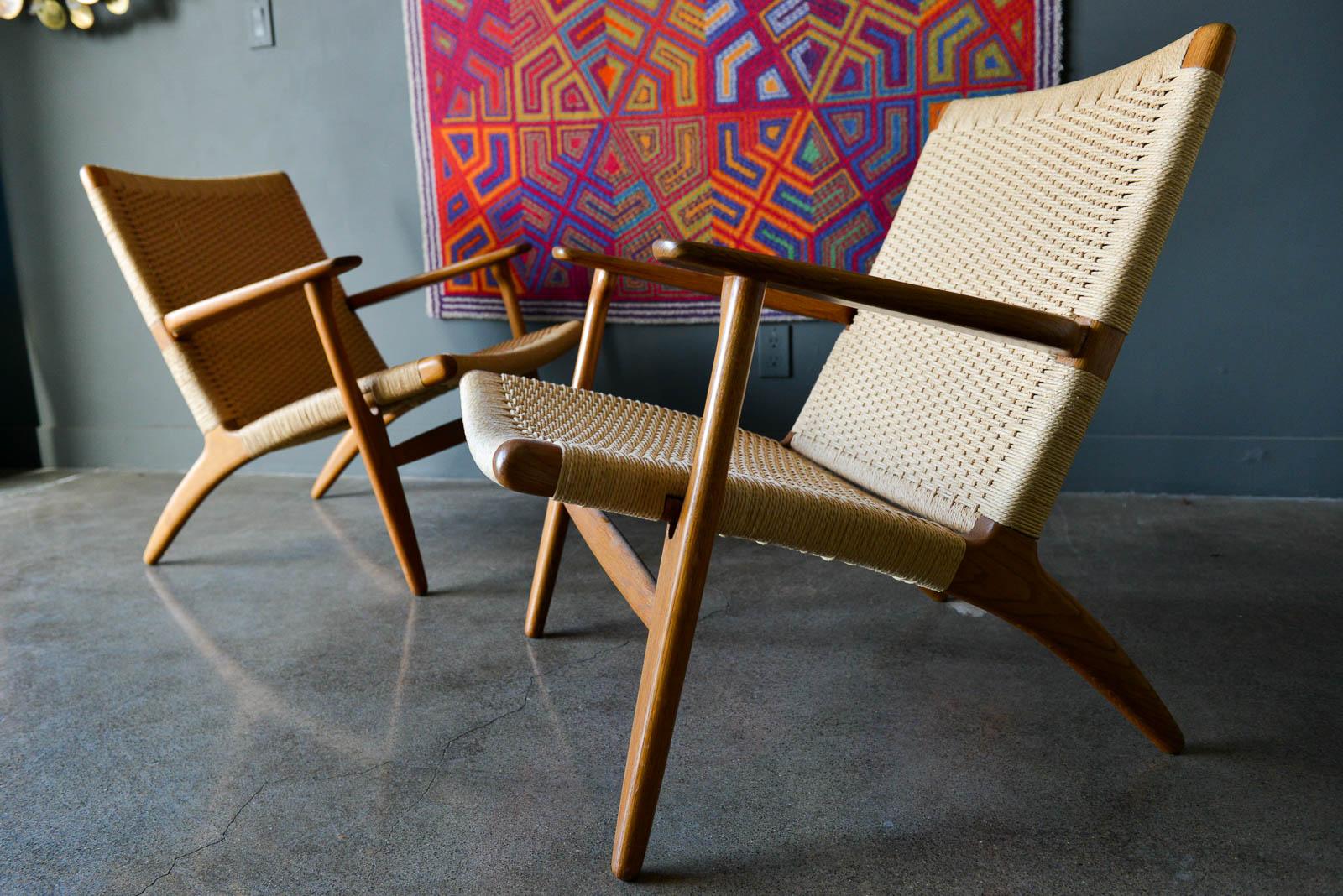 Mid-20th Century Pair of Hans Wegner CH25 Lounge Chairs, ca. 1960