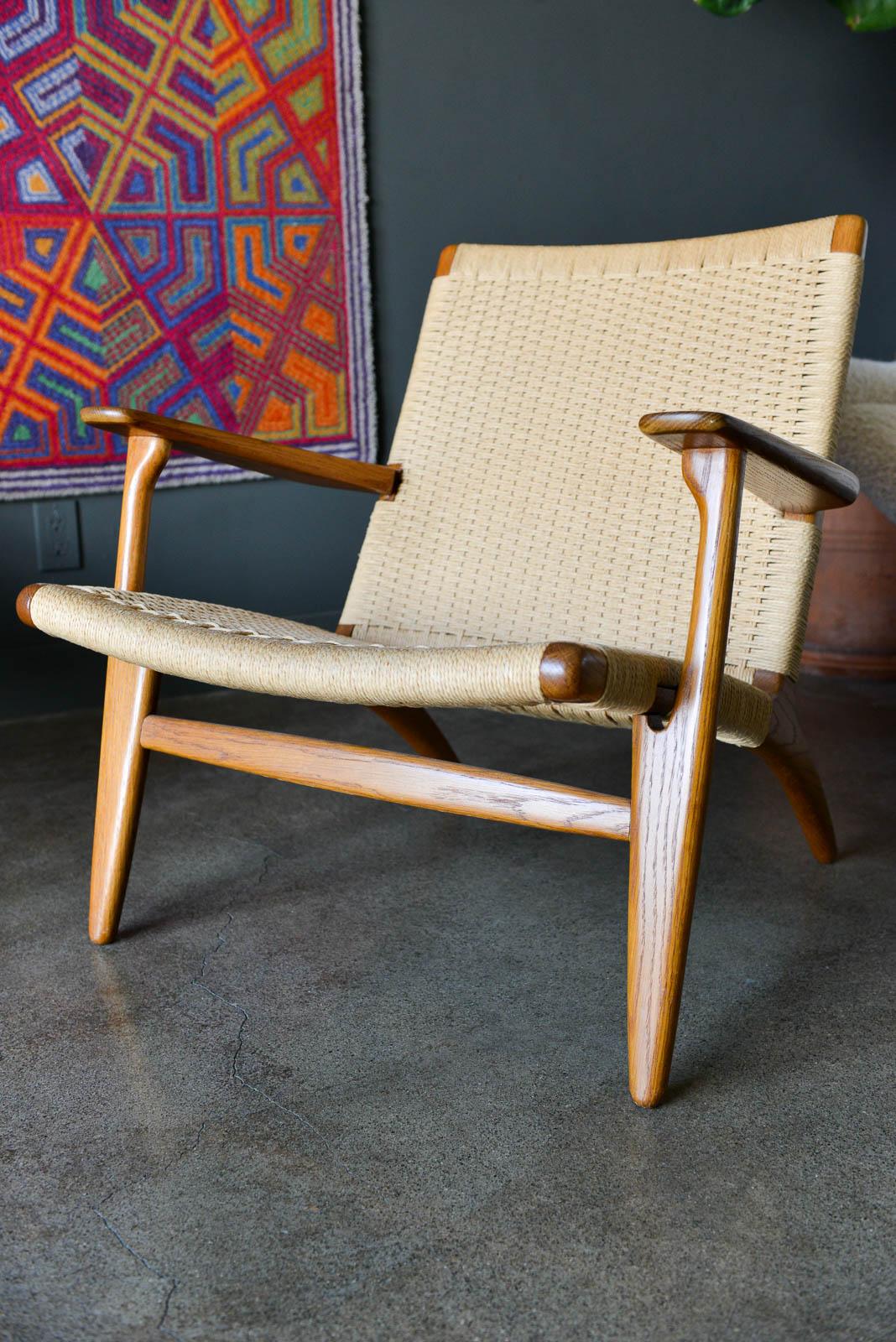 Pair of Hans Wegner CH25 Lounge Chairs, ca. 1960 1