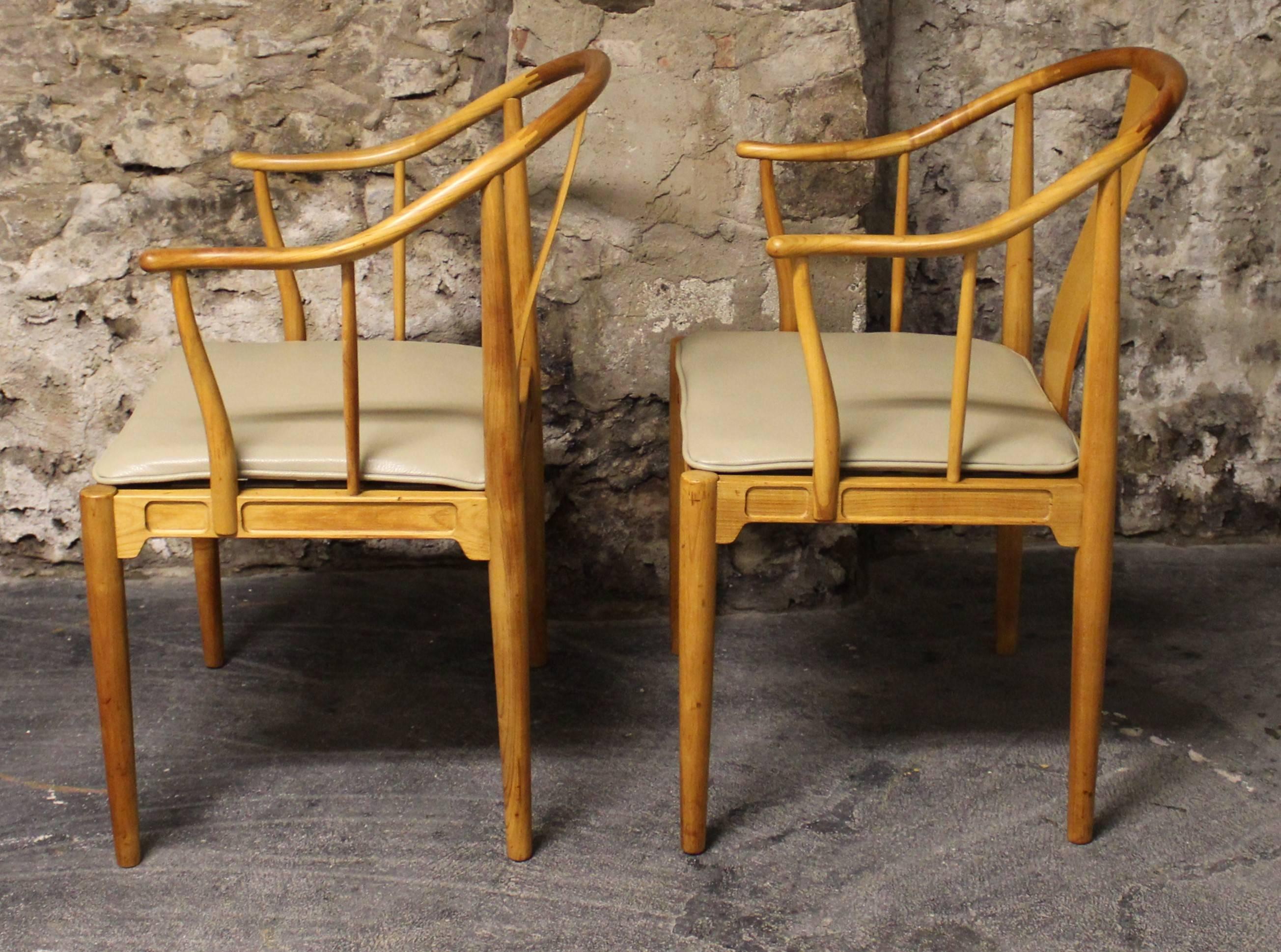 Pair of Hans Wegner Chinese Chairs for Fritz Hansen In Good Condition In Hamilton, Ontario