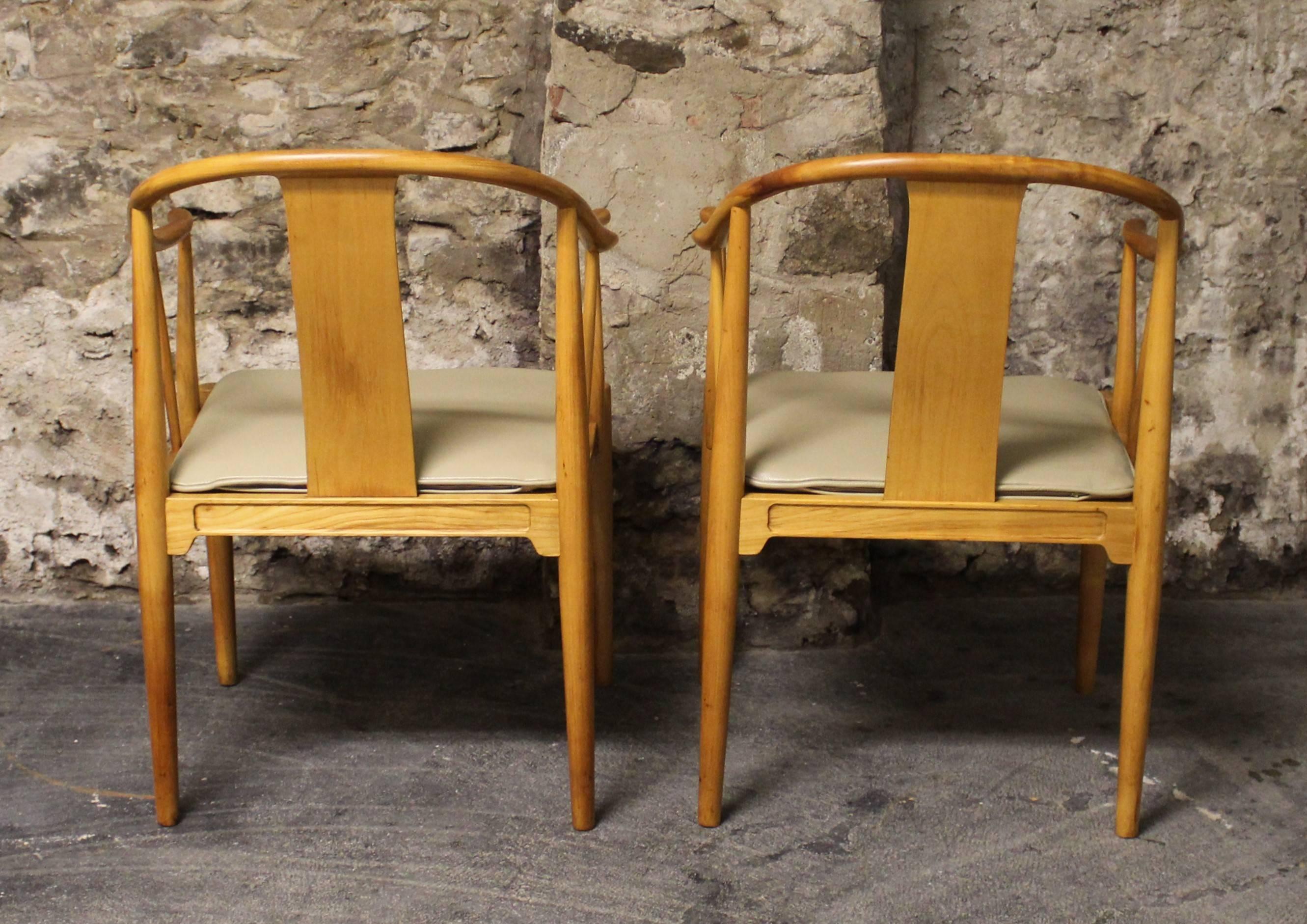 Pair of Hans Wegner Chinese Chairs for Fritz Hansen In Good Condition In Hamilton, Ontario