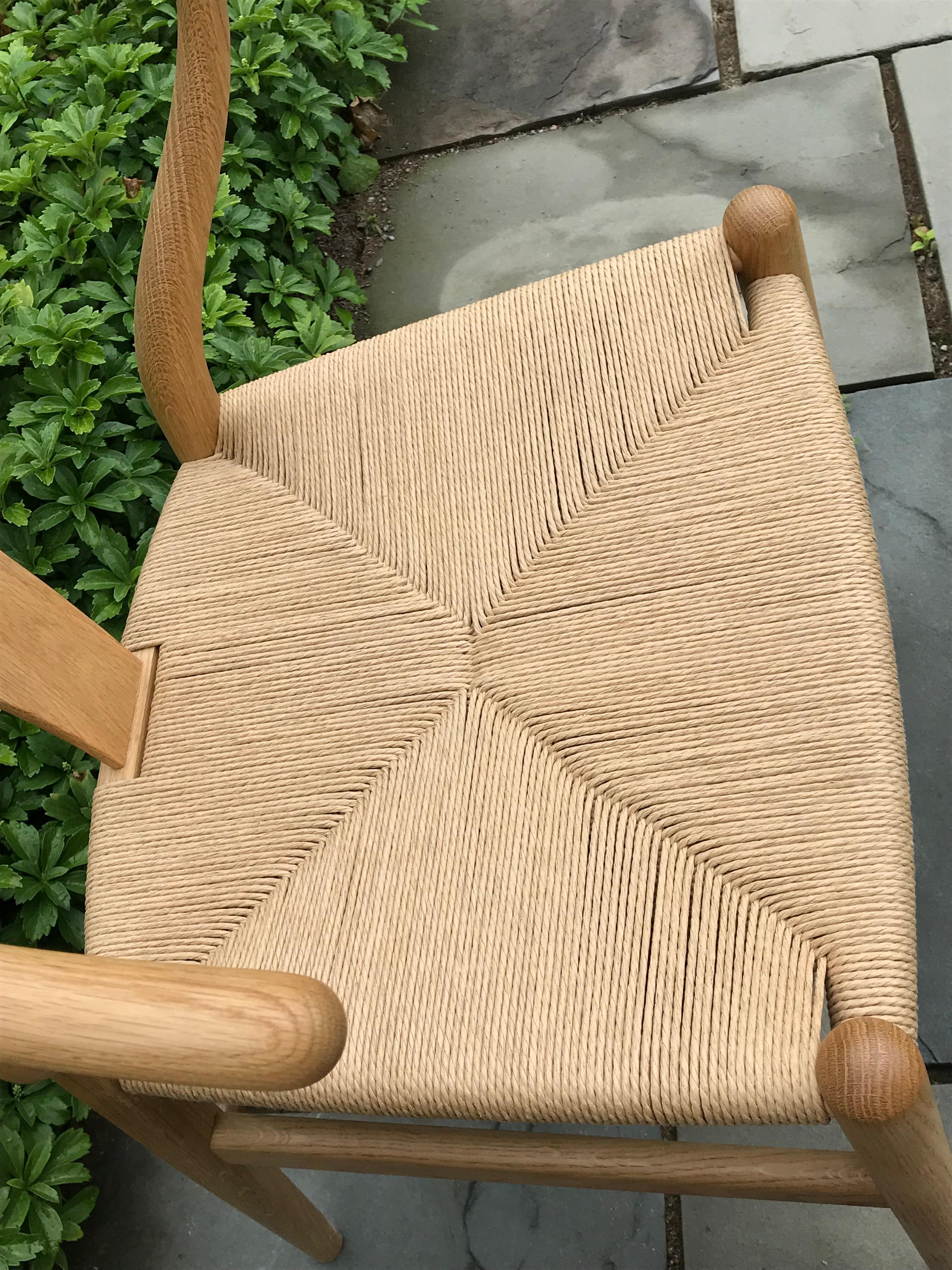 Pair of Hans Wegner for Carl Hansen Wishbone Chairs in Oak with Handwoven Seat In Good Condition In Bedford Hills, NY