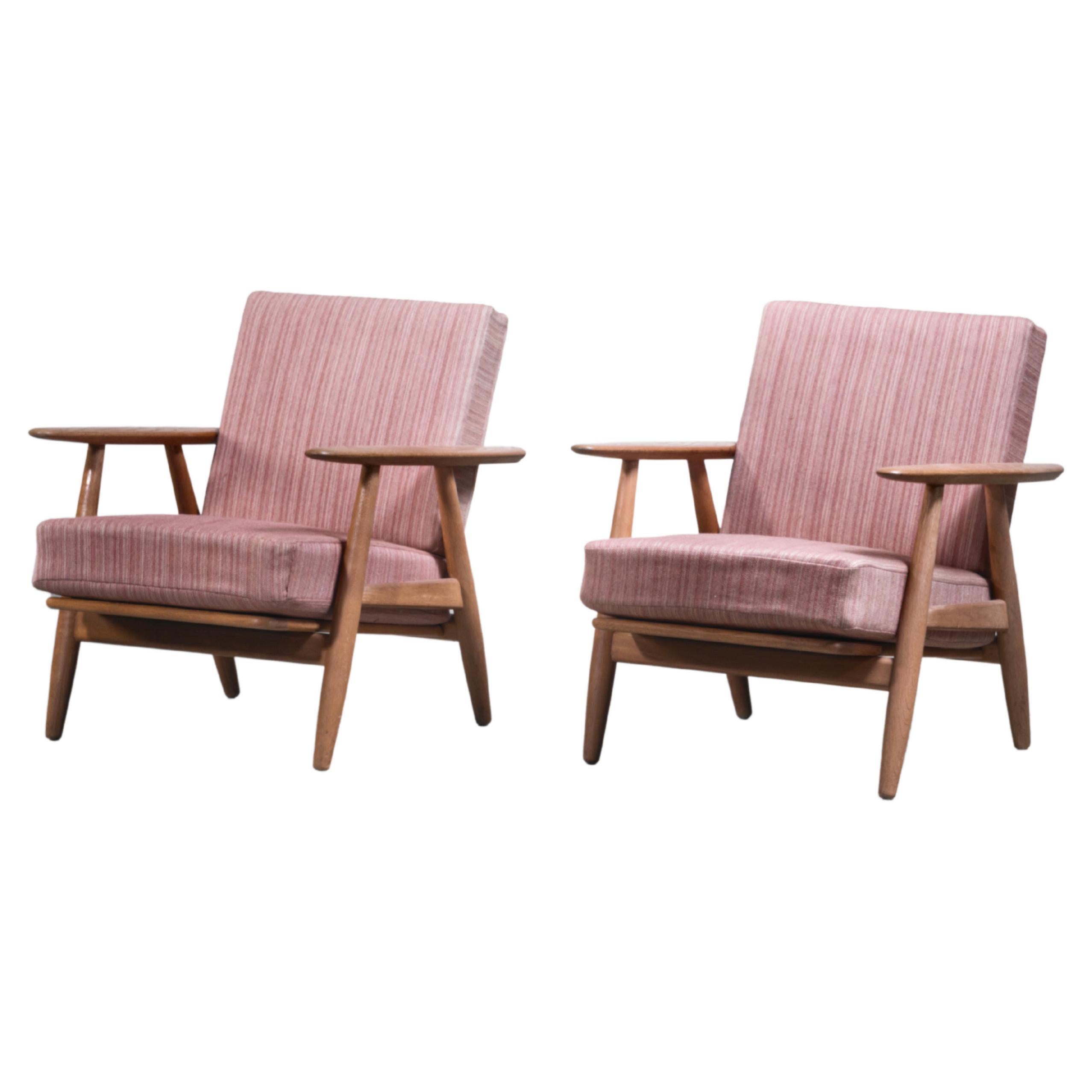 Pair of Hans Wegner GE-240 Chairs in Oak, Denmark, 1950s