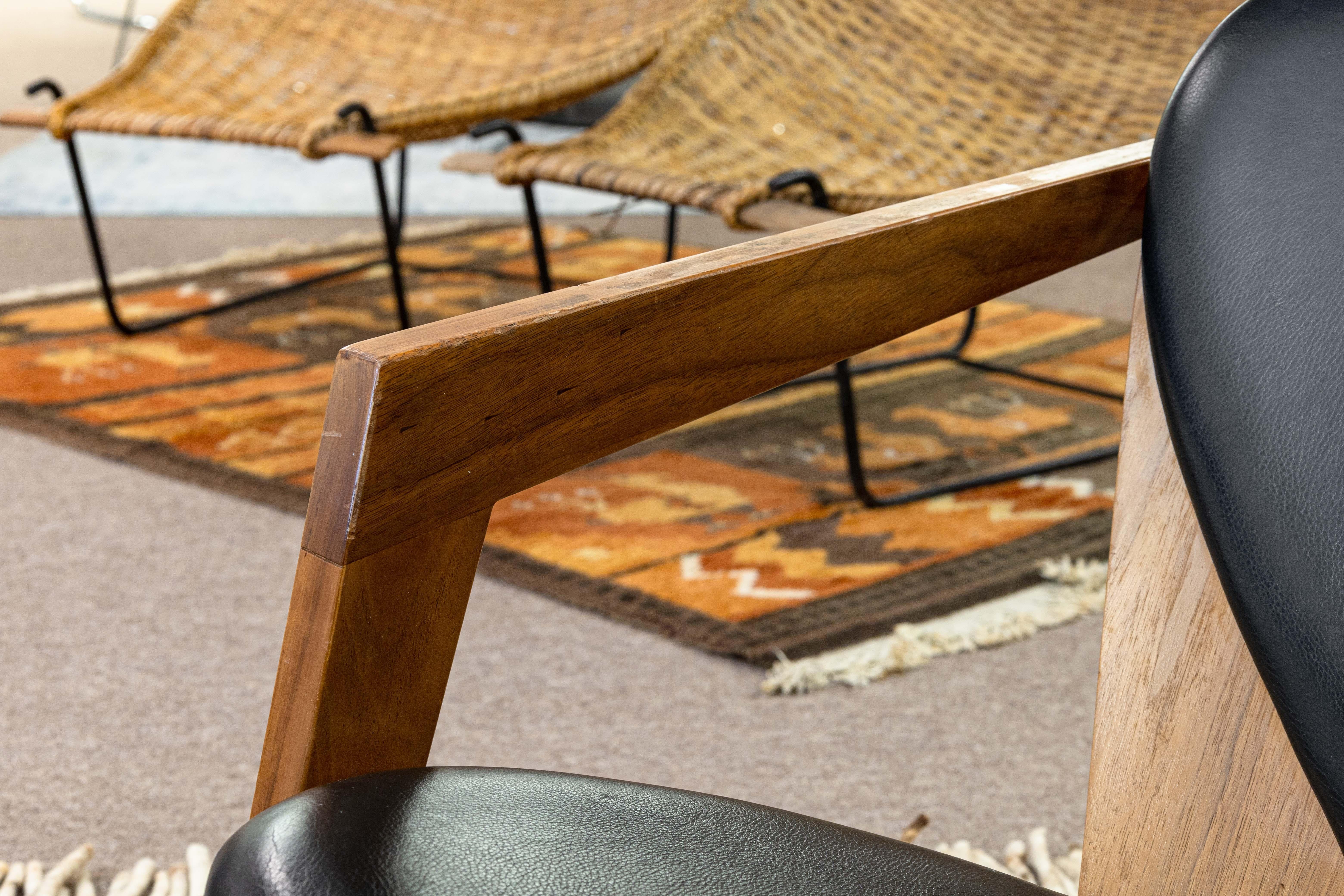 20th Century Pair of Hans Wegner GE-460 Butterfly Style Wood and Leather Accent Lounge Chairs