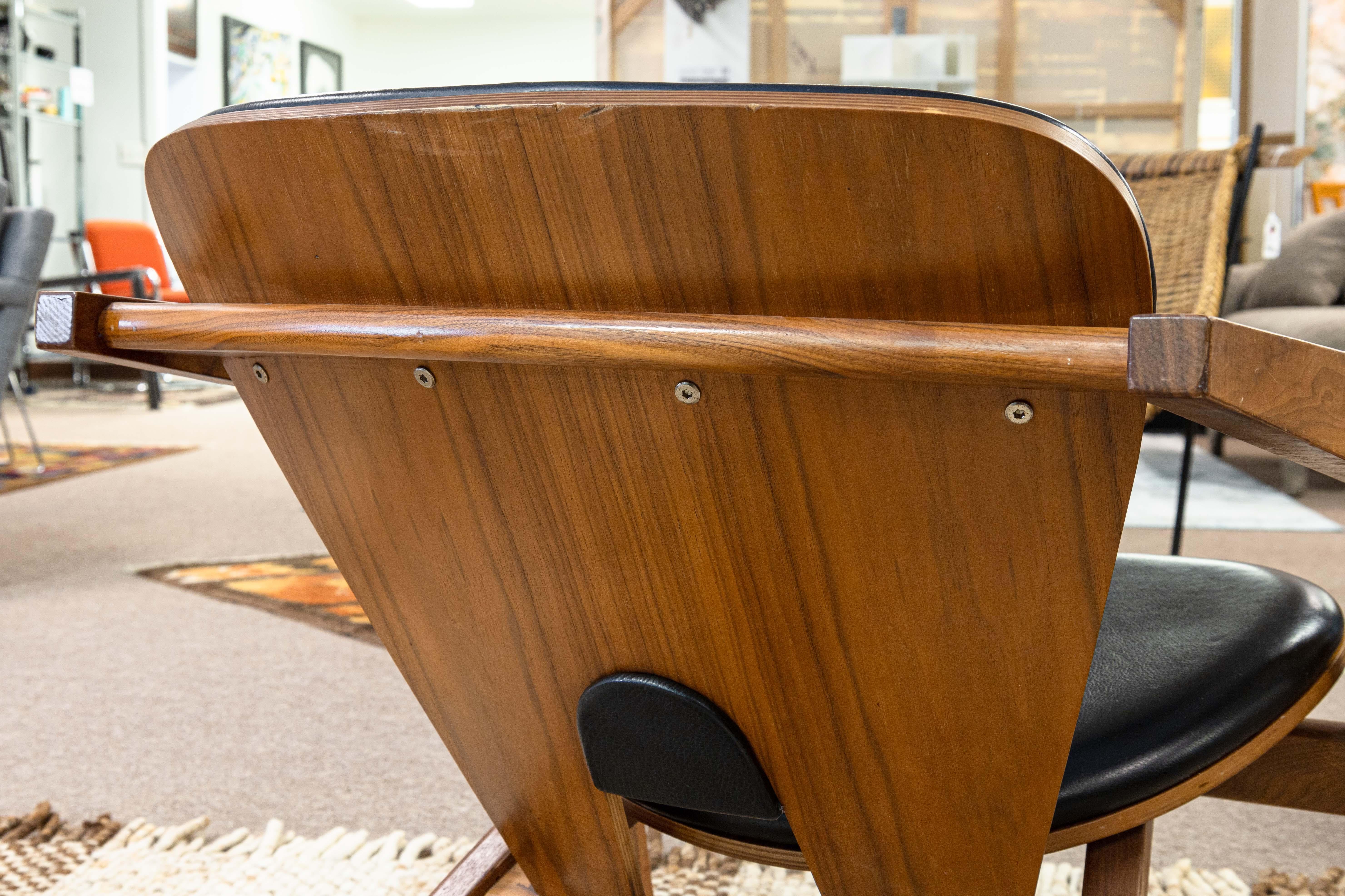 Pair of Hans Wegner GE-460 Butterfly Style Wood and Leather Accent Lounge Chairs 3