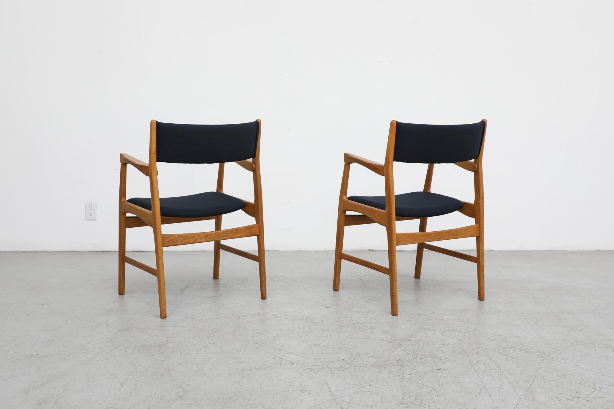 Mid-20th Century Pair of Hans Wegner Inspired Danish Solid Oak Side Chairs with Black Upholstery For Sale