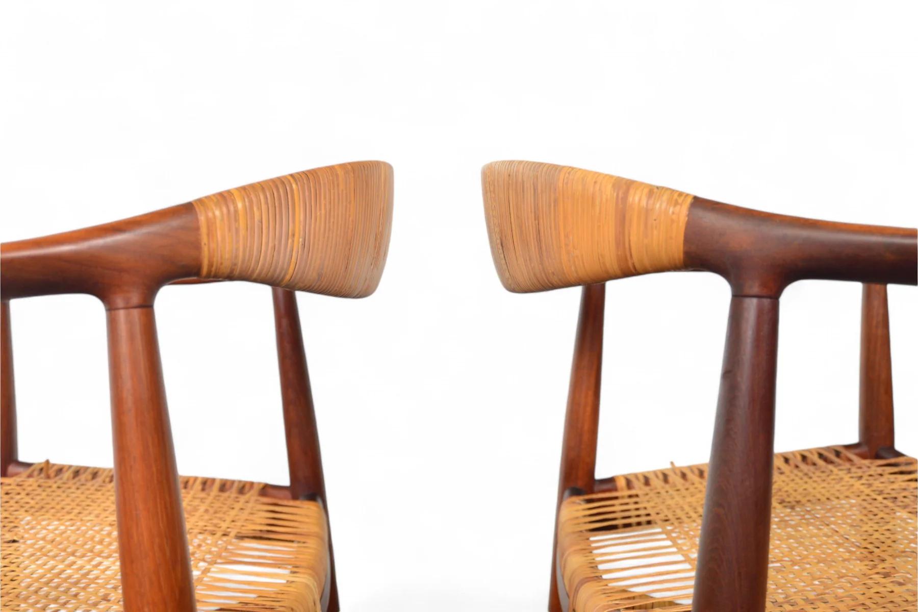 Coppia di sedie rotonde Hans Wegner Jh-501 in teak e canne in vendita 5