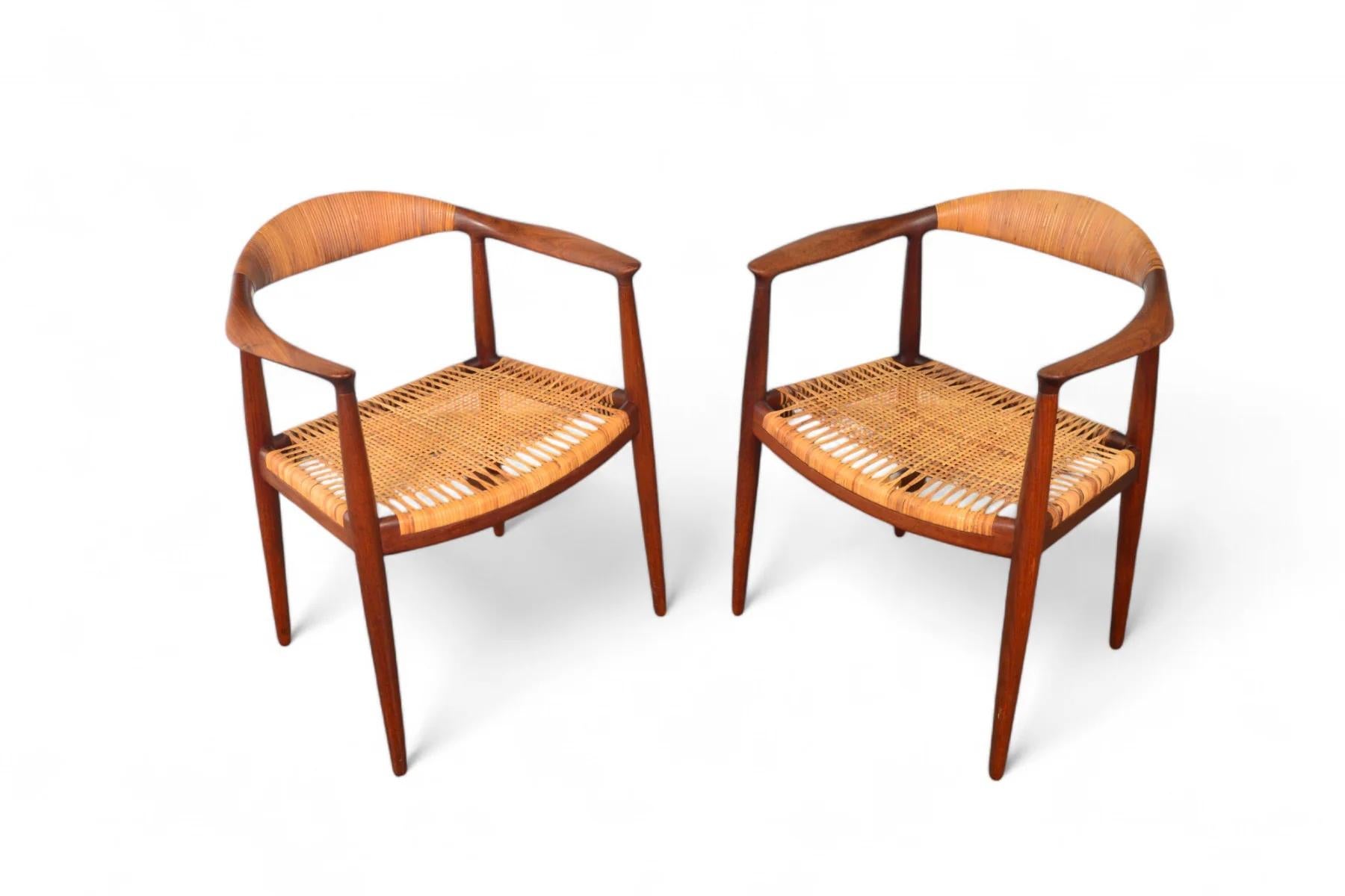 Coppia di sedie rotonde Hans Wegner Jh-501 in teak e canne in vendita 9