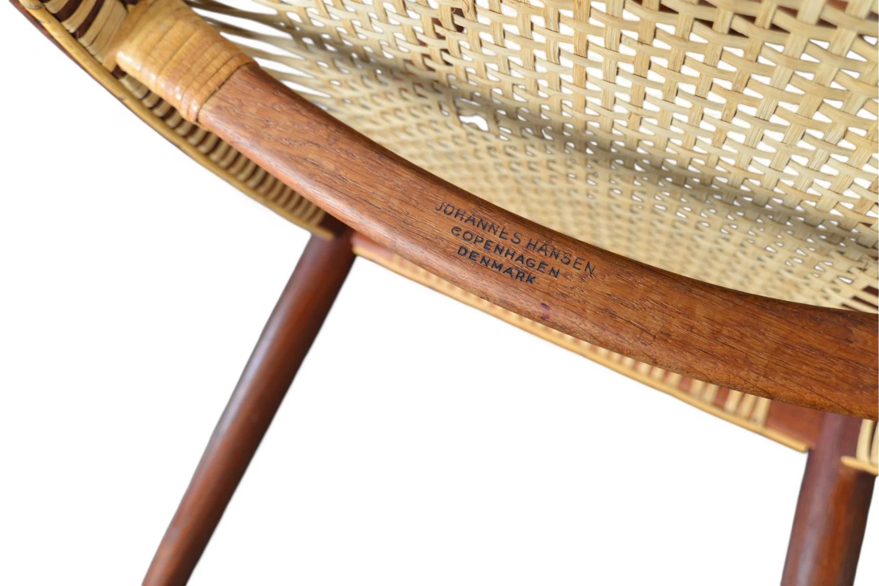 Origine: Danimarca
Designer: Hans Wegner
Produttore: Johannes Hansen
Epoca: 1949
Materiali: Teak, Canna
Misure: 24,5