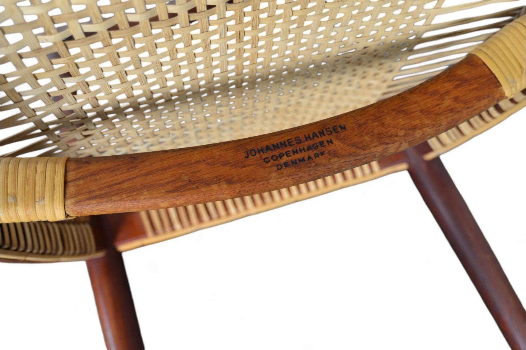 Mid-Century moderno Coppia di sedie rotonde Hans Wegner Jh-501 in teak e canne in vendita
