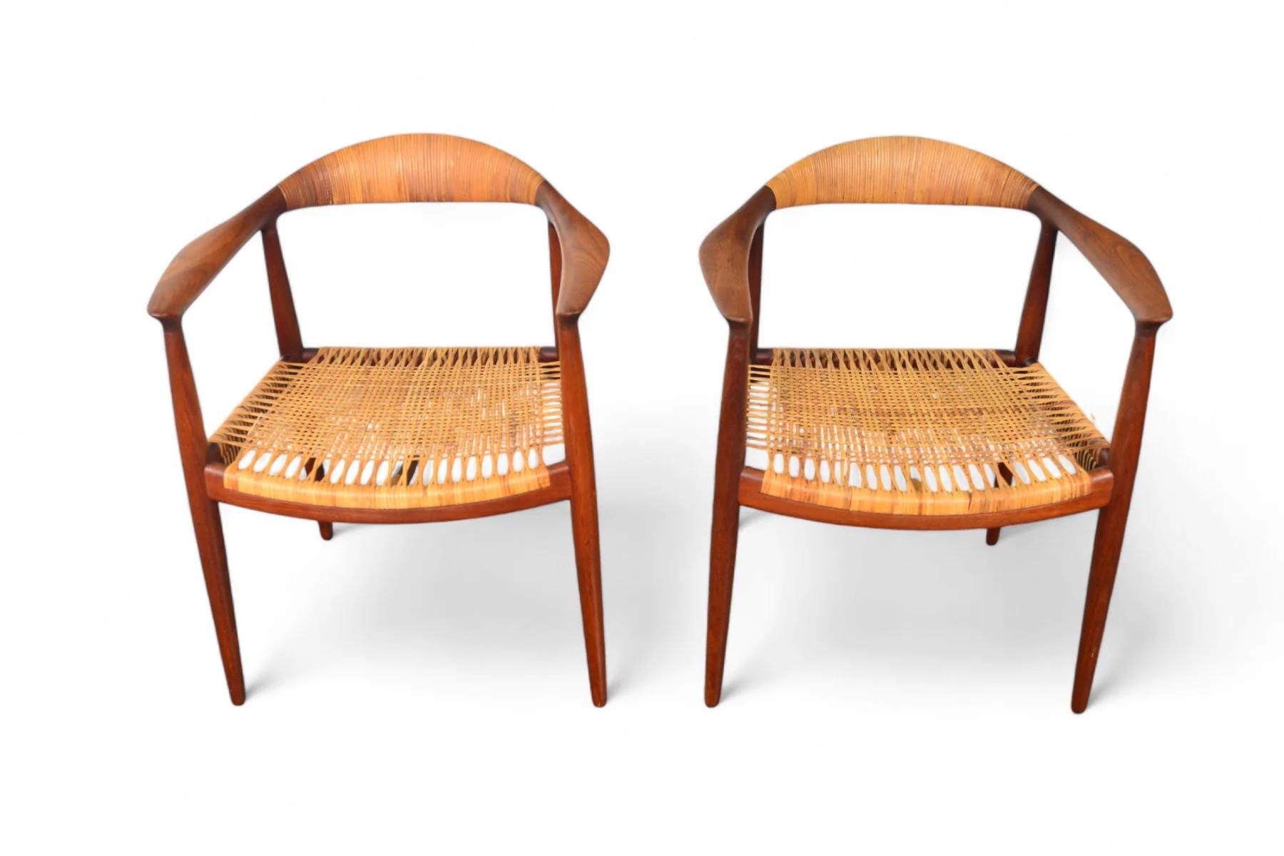 XX secolo Coppia di sedie rotonde Hans Wegner Jh-501 in teak e canne in vendita