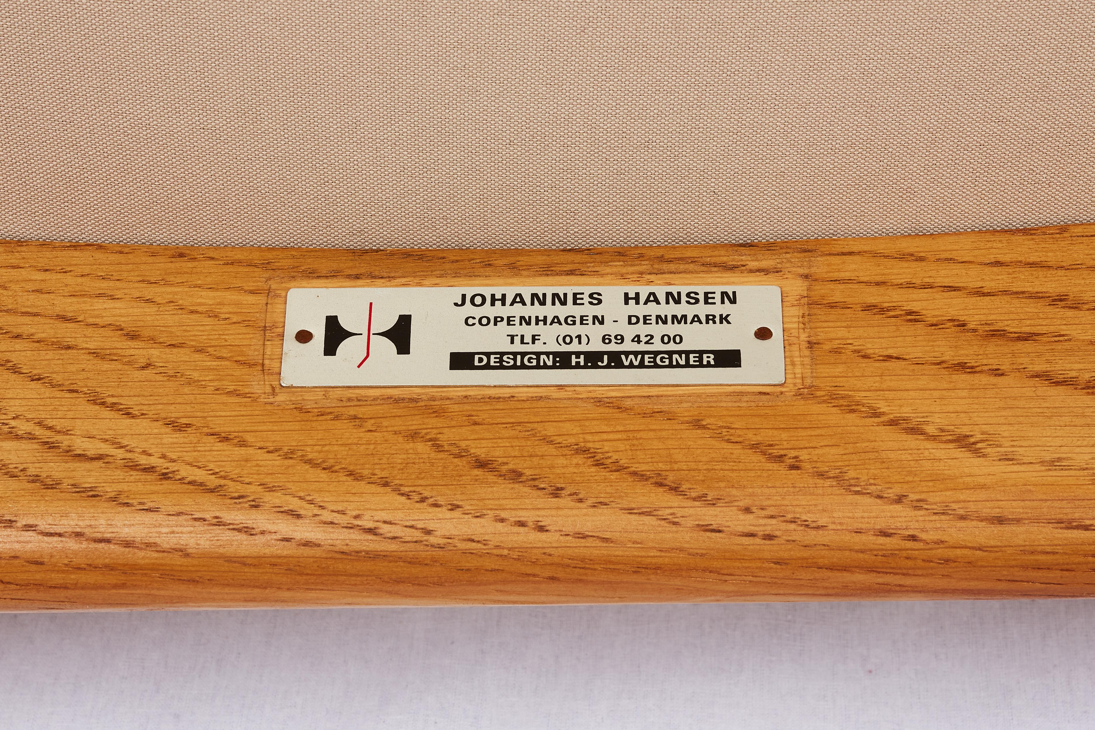 Ein Paar Hans Wegner JH-509 Sessel im Angebot 5