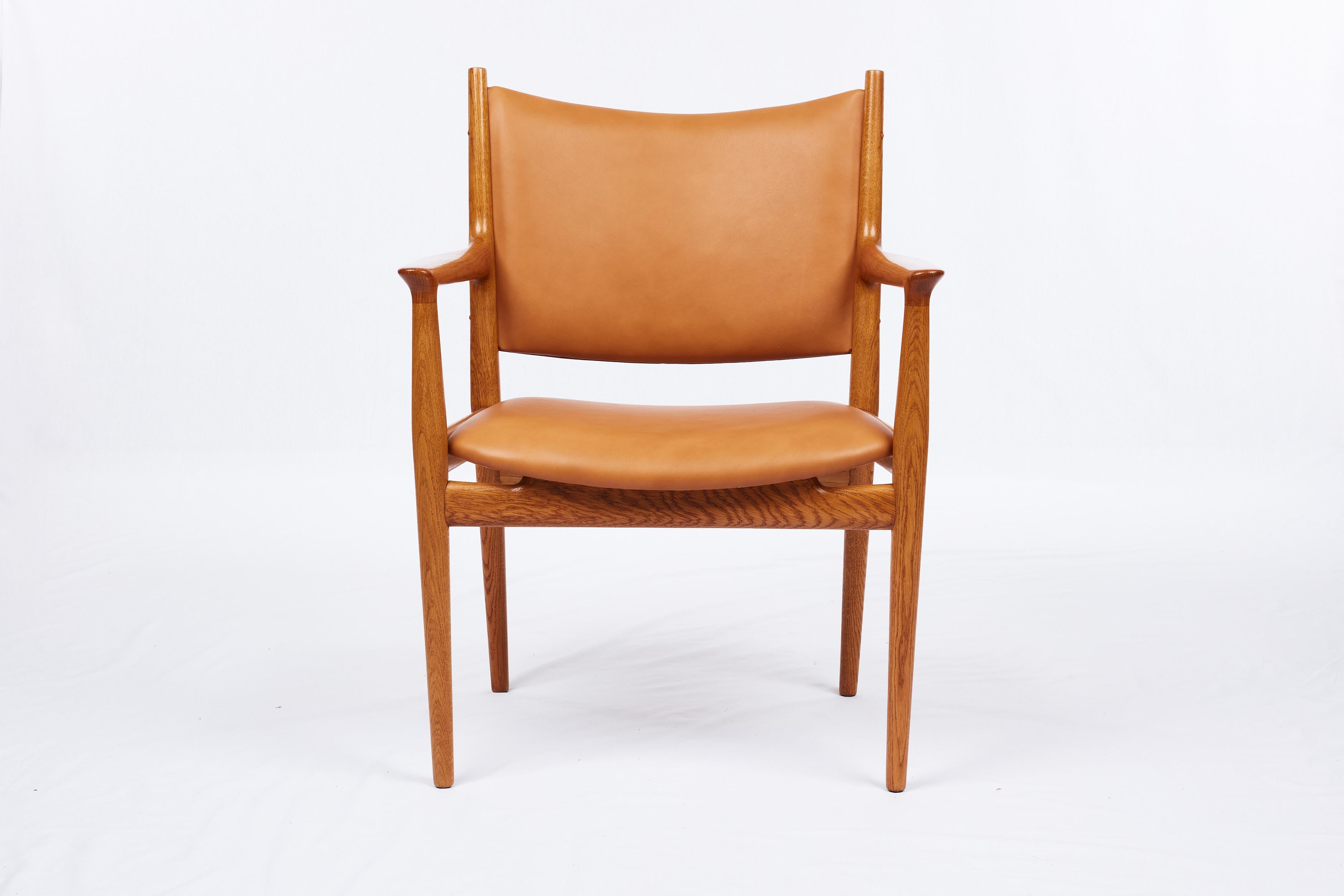Scandinavian Modern Pair of Hans Wegner JH-509 Armchairs For Sale