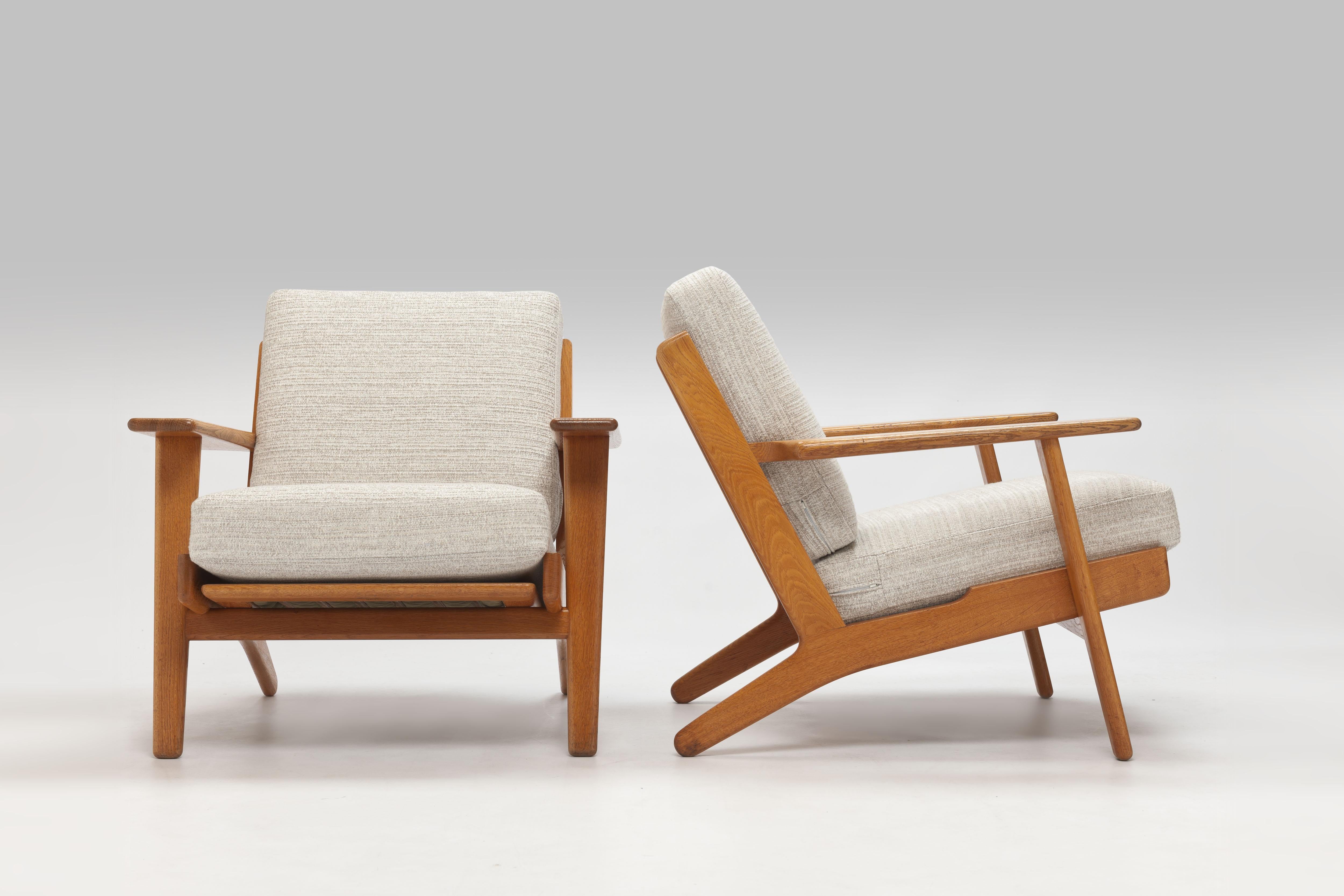 Scandinavian Modern Pair of Hans Wegner Lounge Chairs GE290 by GETAMA
