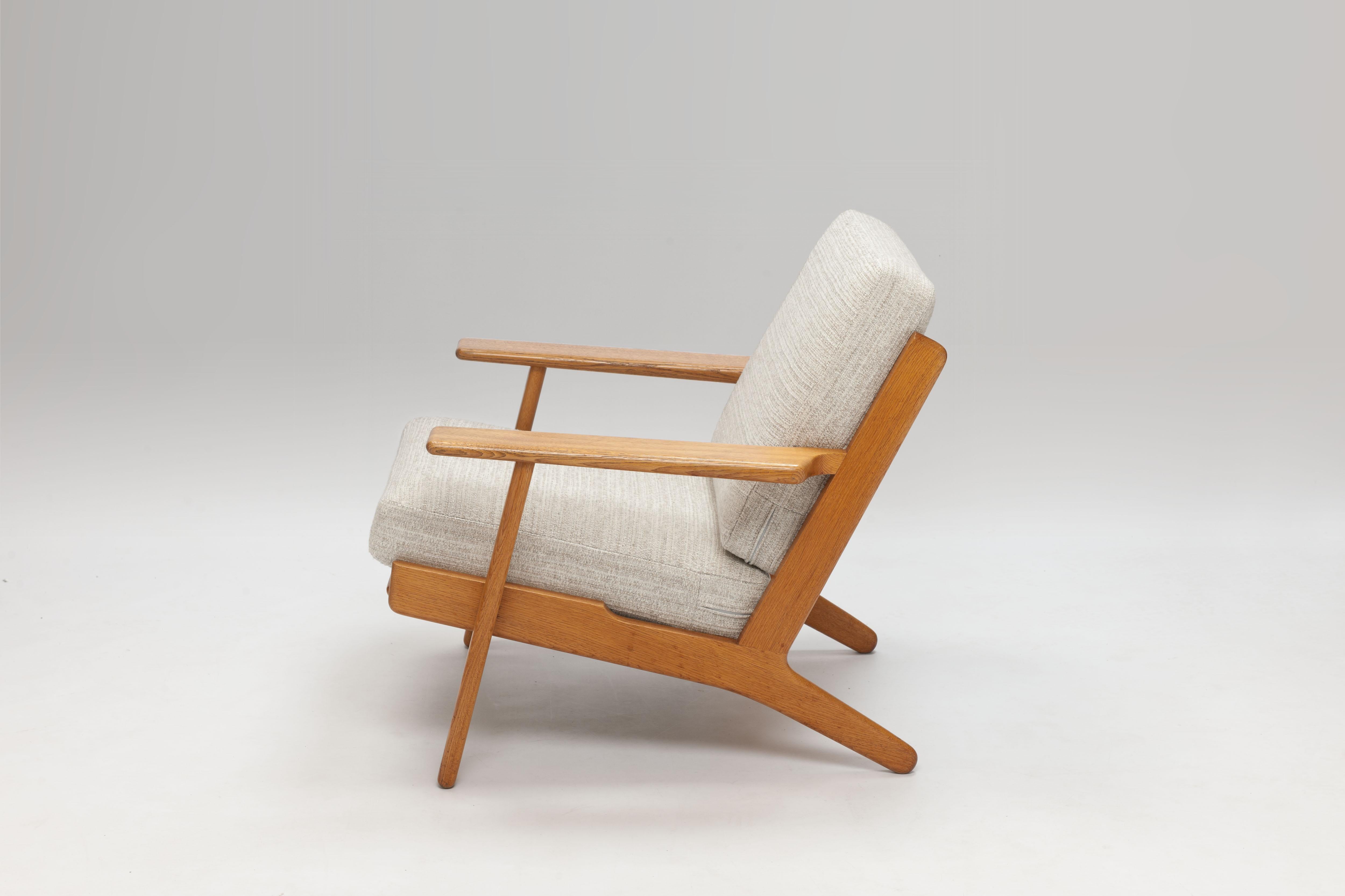 Mid-20th Century Pair of Hans Wegner Lounge Chairs GE290 by GETAMA