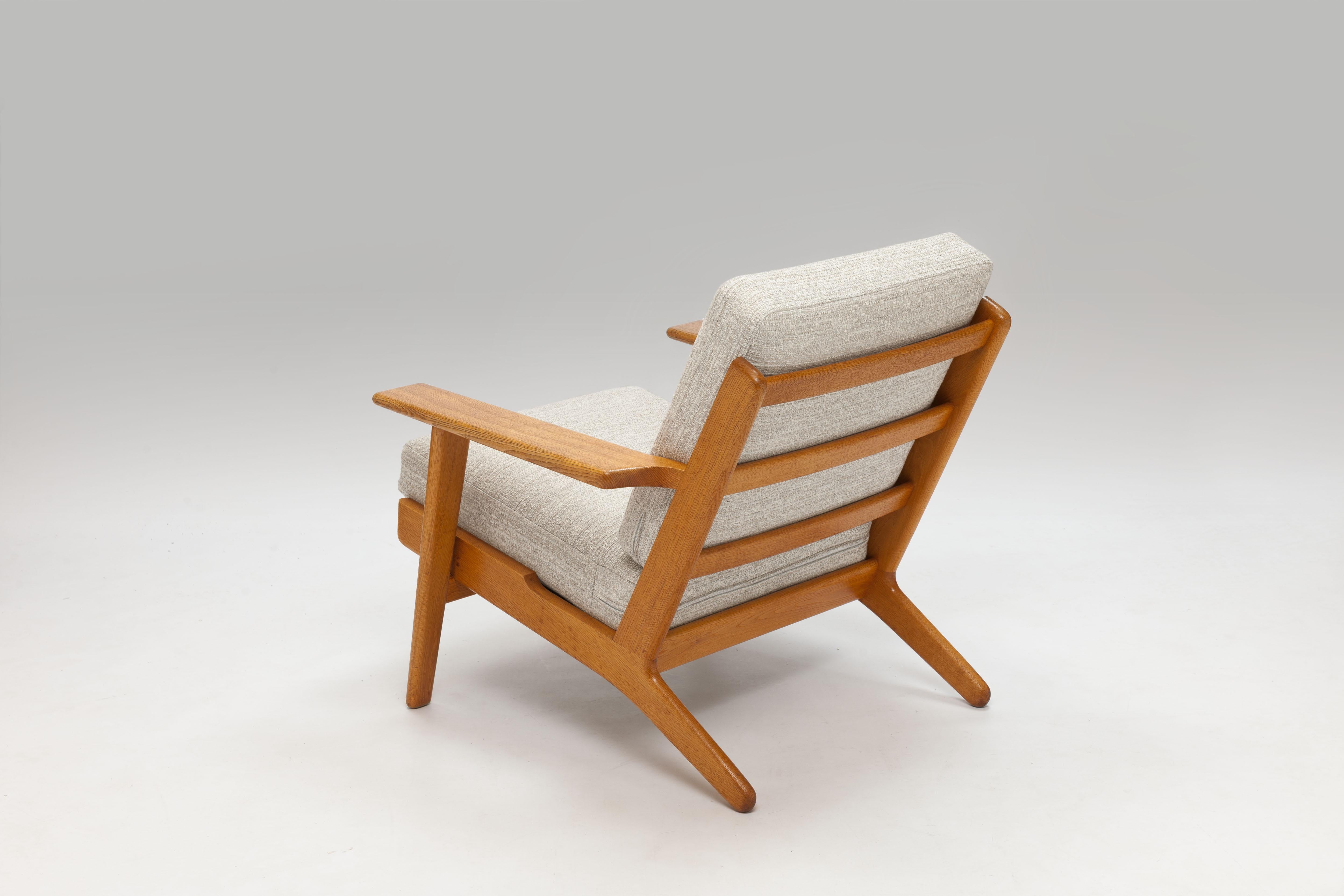 Oak Pair of Hans Wegner Lounge Chairs GE290 by GETAMA