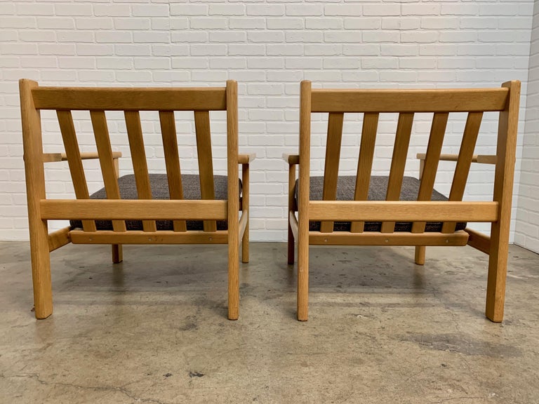 Pair of Hans Wegner Lounge Chairs in Oak In Good Condition For Sale In Denton, TX