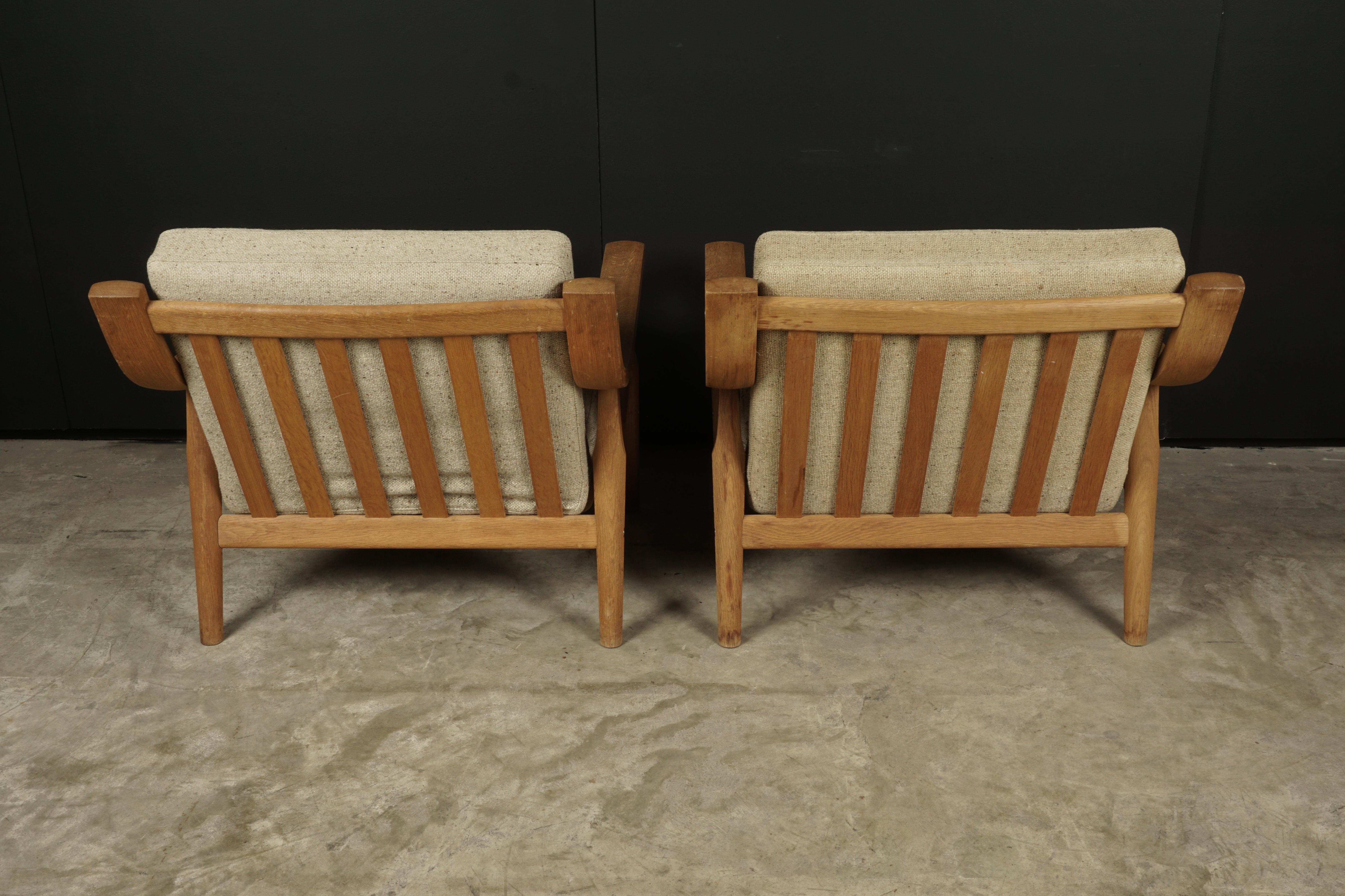 Vintage Pair of Hans Wegner Lounge Chairs, Model GE-530, from Denmark circa 1960 In Good Condition In Nashville, TN
