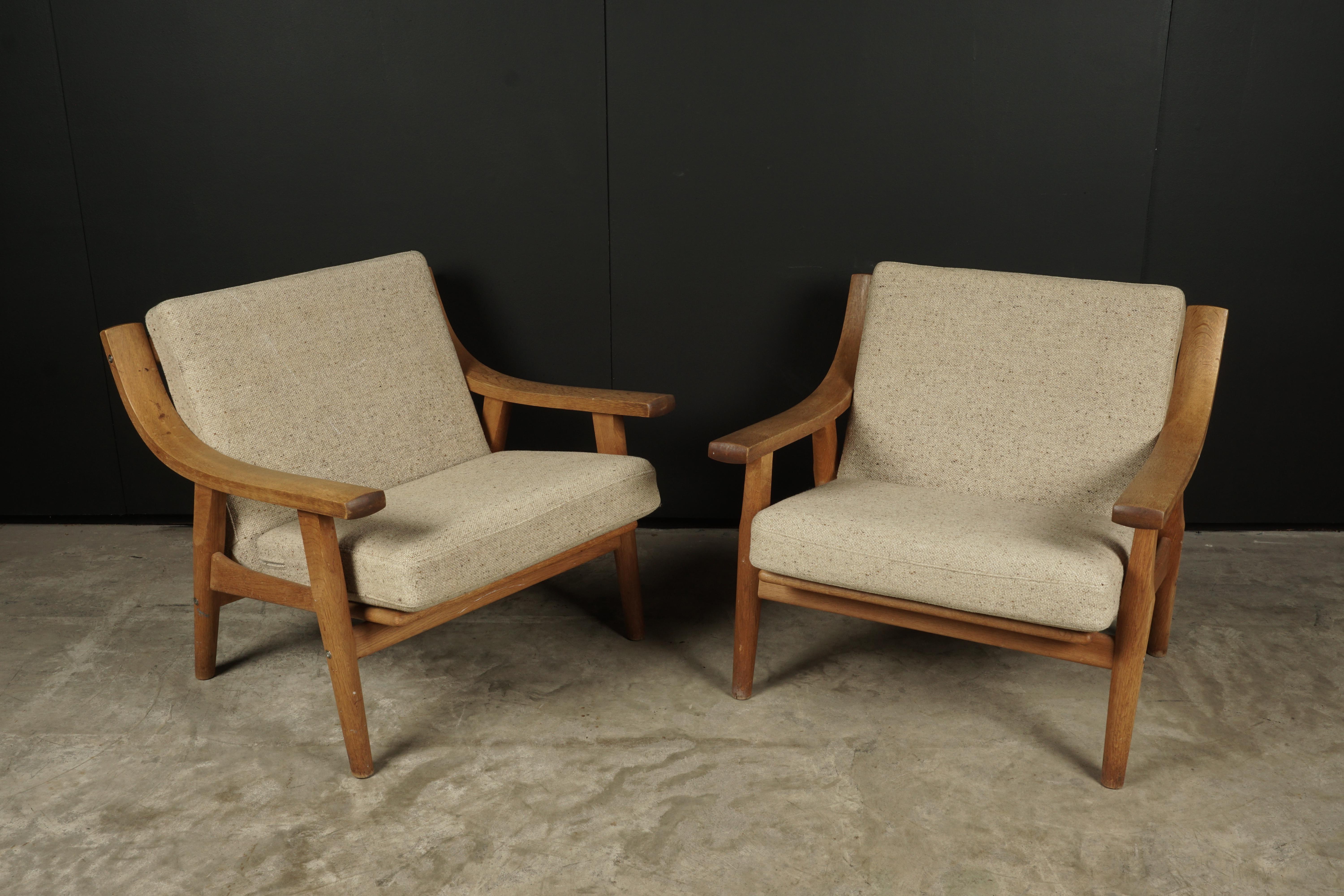 Oak Vintage Pair of Hans Wegner Lounge Chairs, Model GE-530, from Denmark circa 1960
