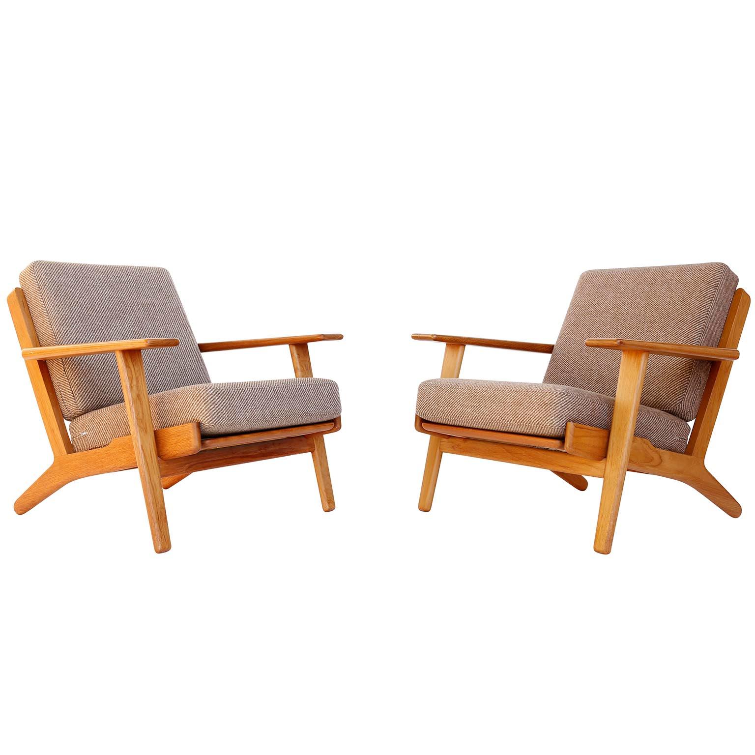 Scandinavian Modern Pair of Hans Wegner Lounge Chairs Ottoman GE290 GETAMA, Teak, Denmark, 1953