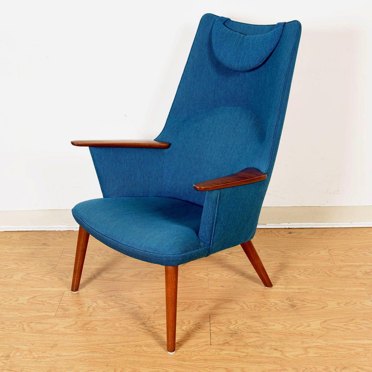 Pair of Hans Wegner “Mama Bear” AP-27 Easy Lounge Chairs for A. P. Stolen 1