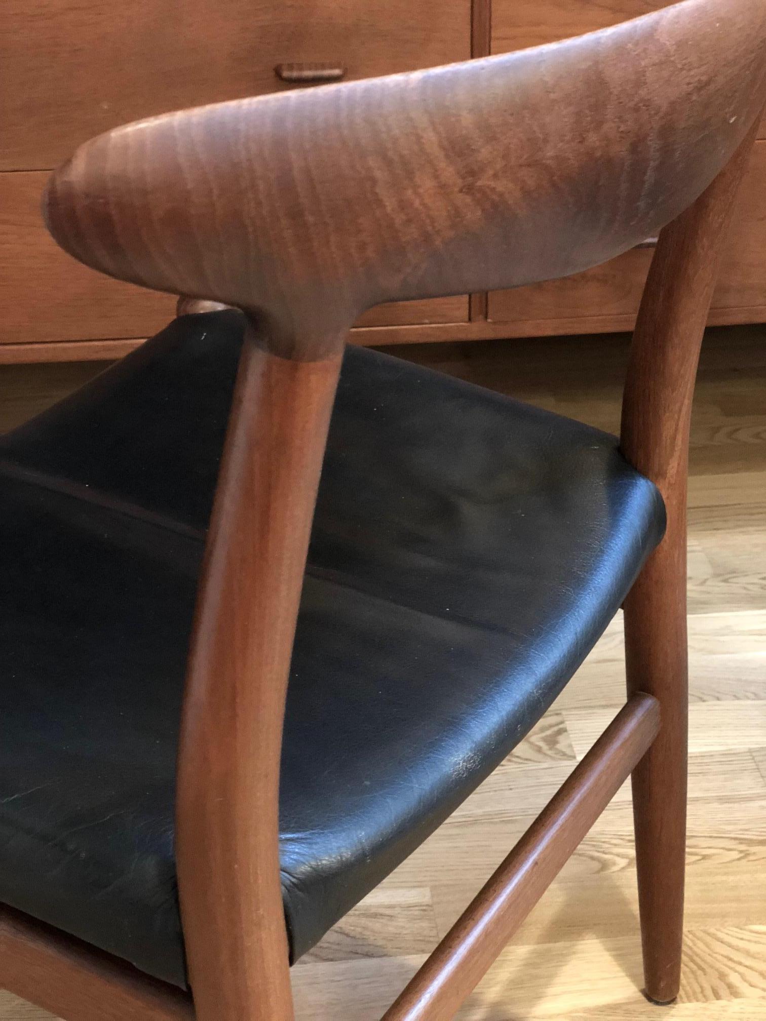 Hand-Crafted Pair of Hans Wegner Model W2 Chairs for C.M. Madsens For Sale
