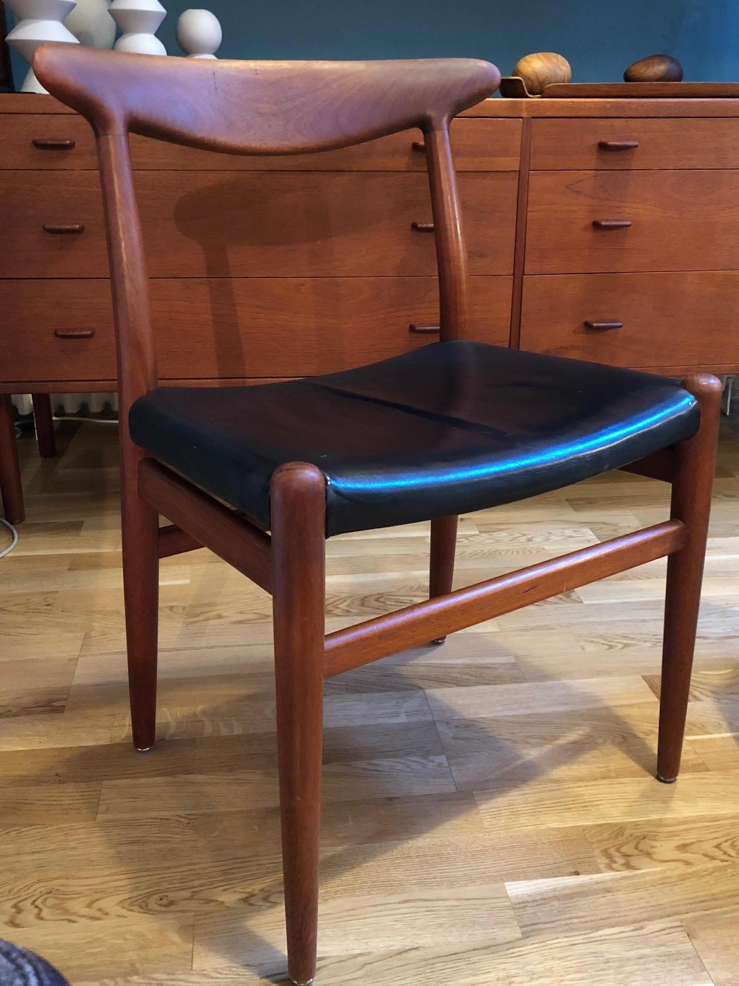 Pair of Hans Wegner Model W2 Chairs for C.M. Madsens For Sale 1