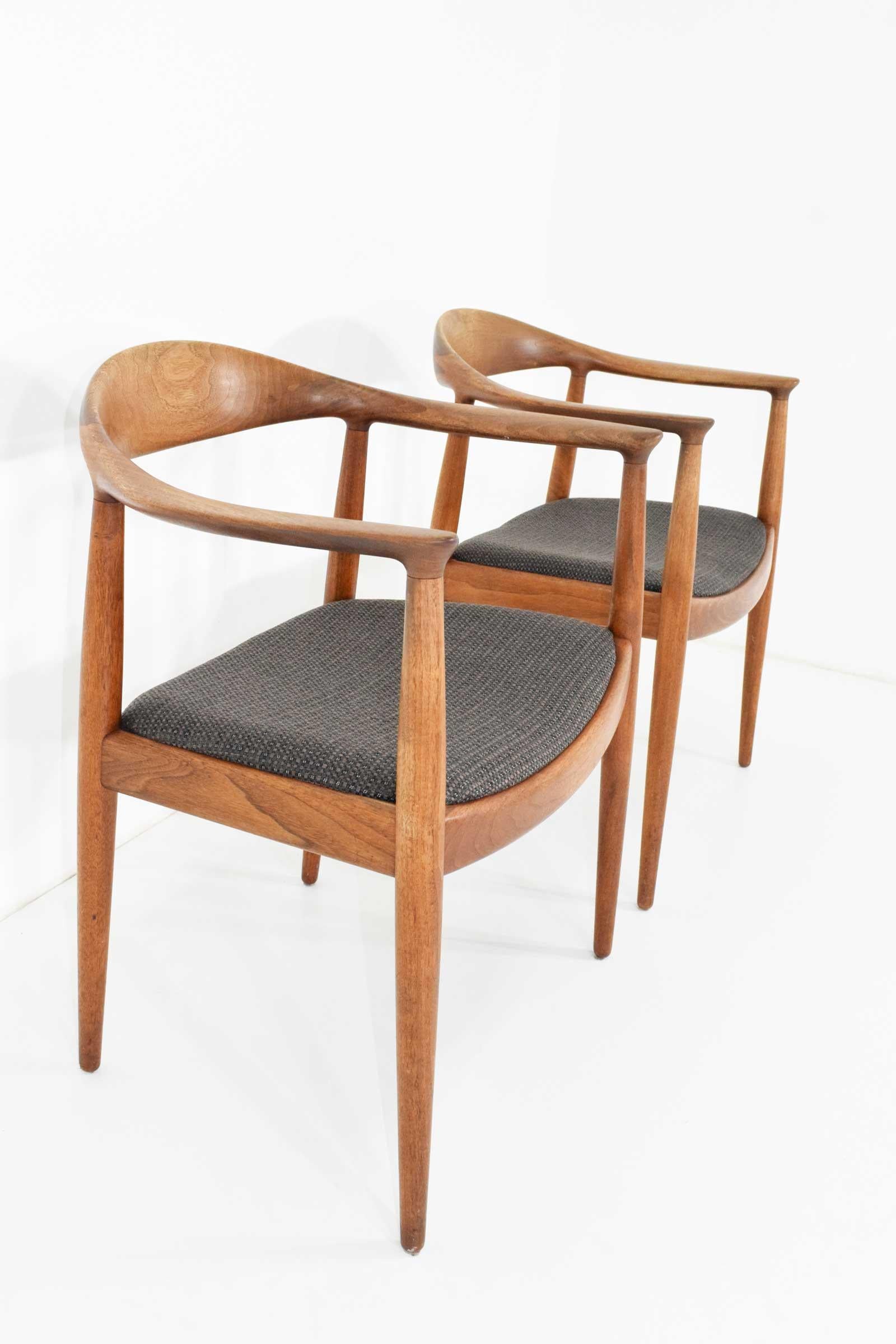 round chair wegner