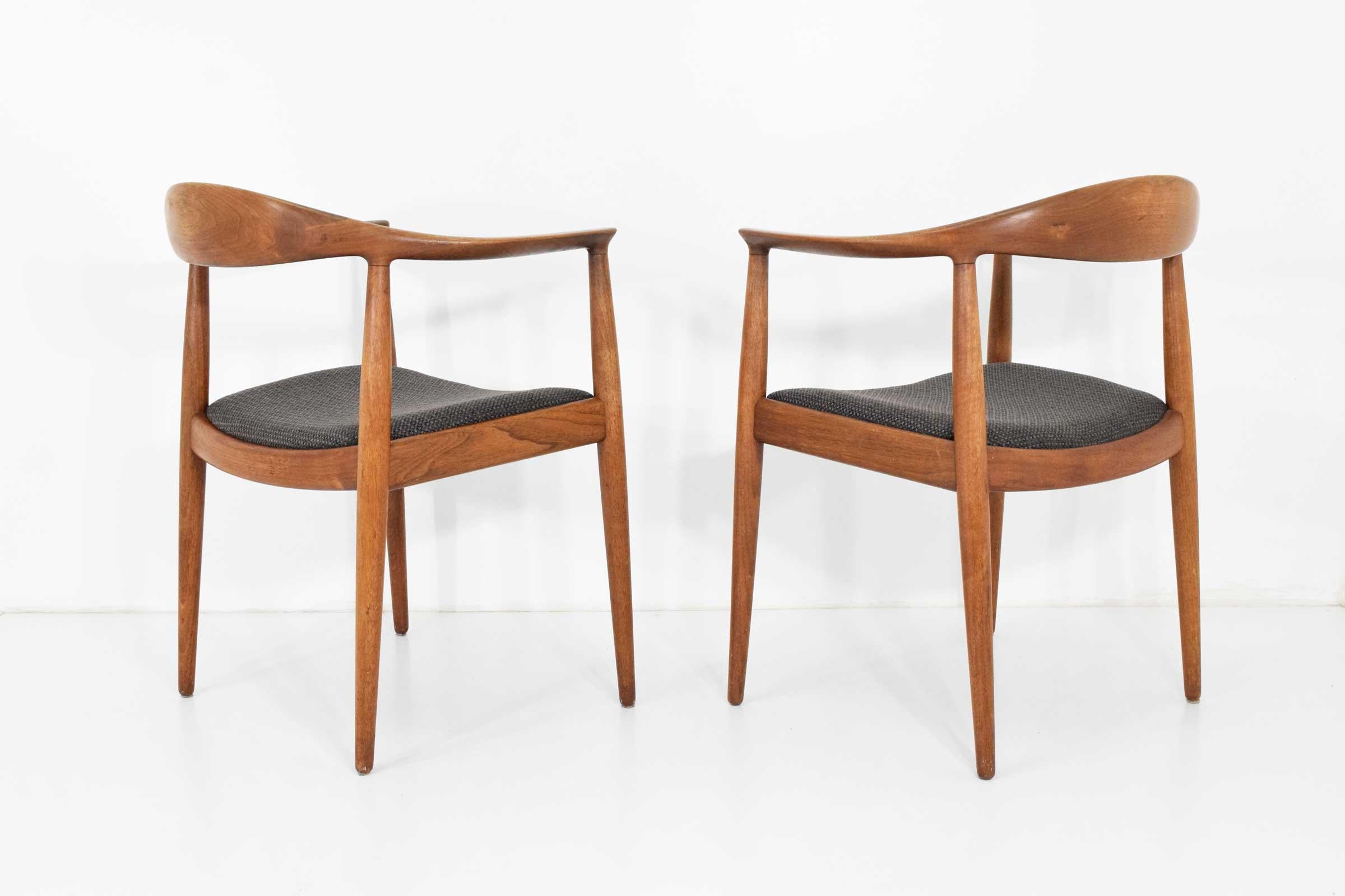 Pair of Hans Wegner Round Chair/The Chair by Johannes Hansen In Good Condition In Dallas, TX