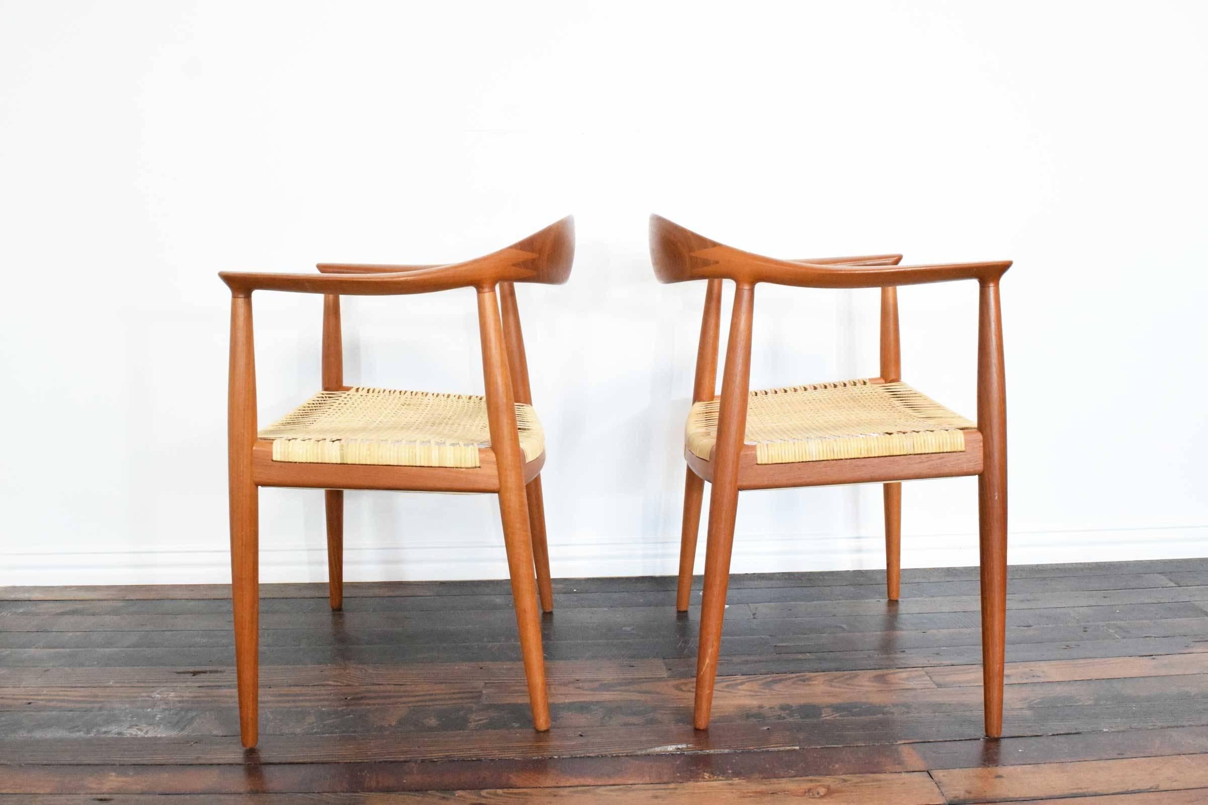 Mid-Century Modern Pair of Hans Wegner Round Chairs