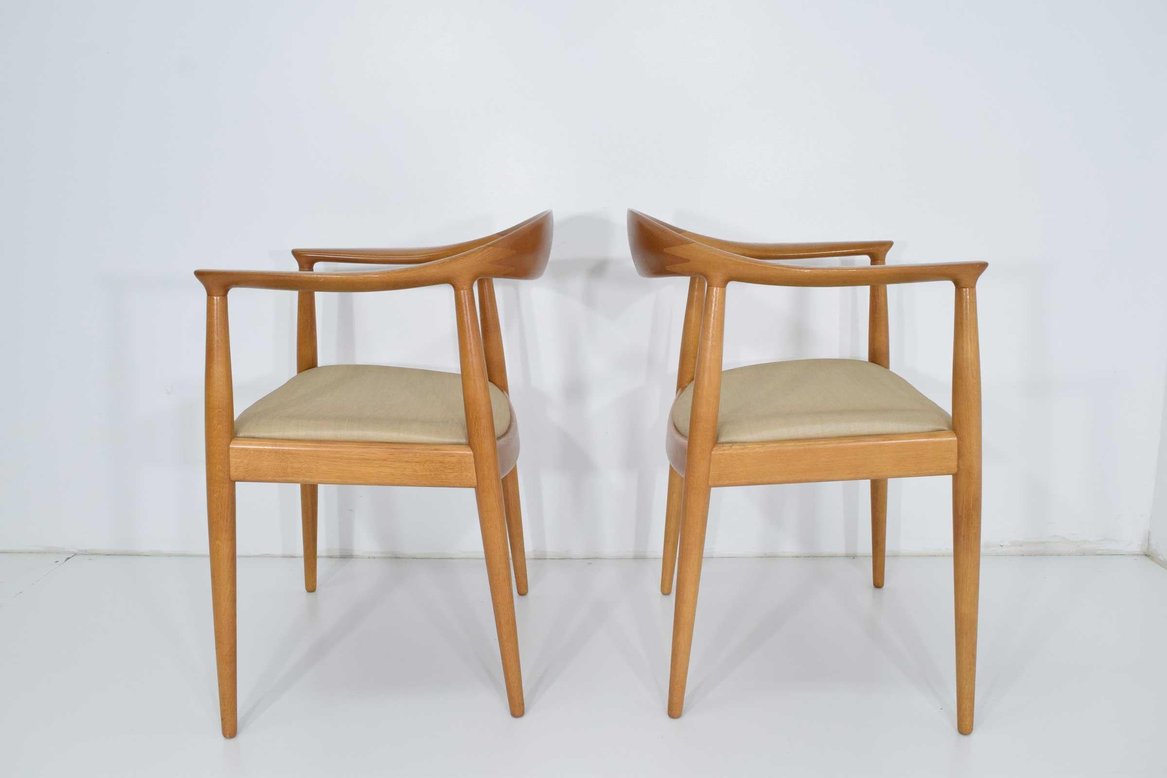 Ein Paar runde Stühle von Hans Wegner (Moderne der Mitte des Jahrhunderts) im Angebot