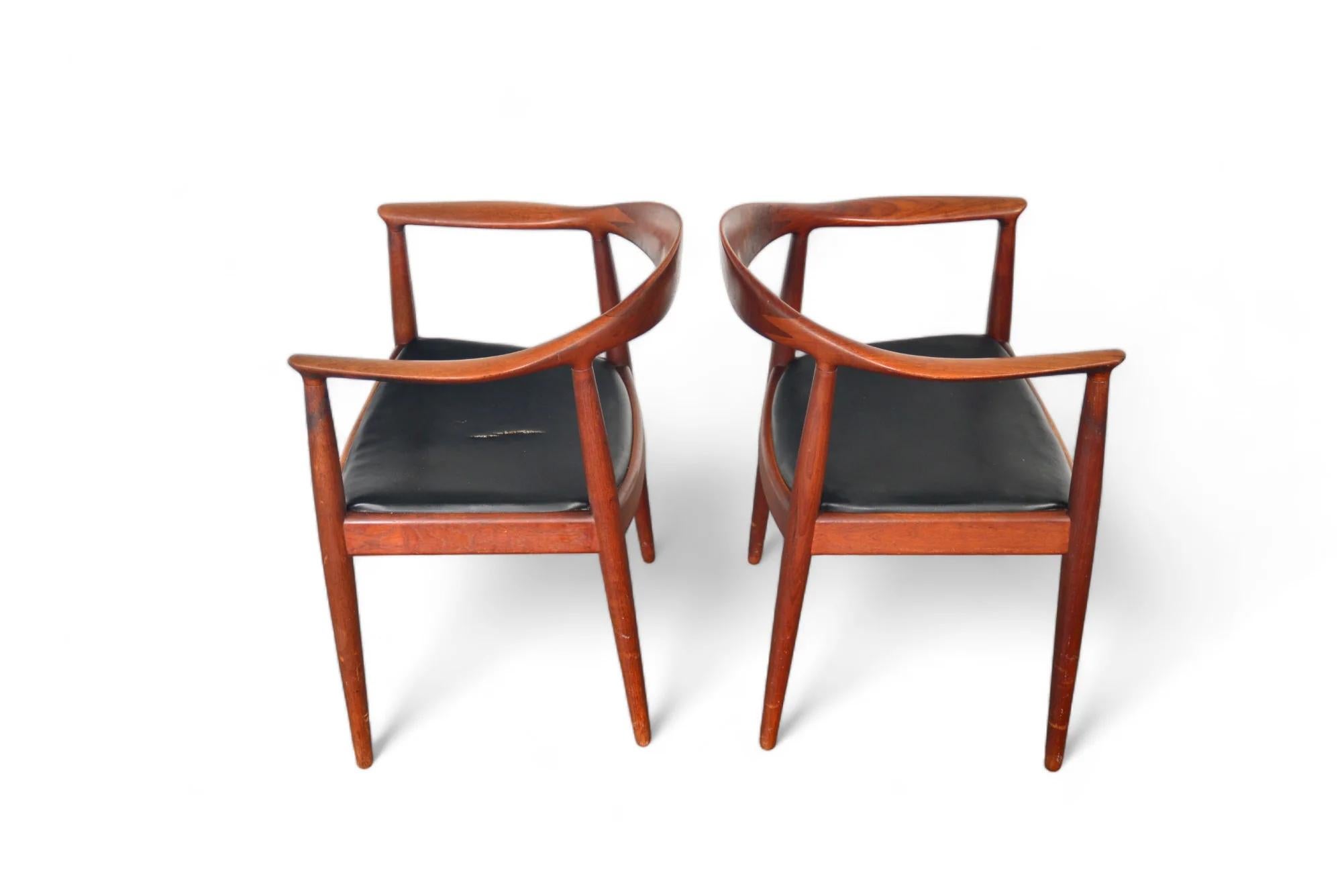 Danois Paire de chaises rondes de Hans Wegner / La chaise en teck en vente