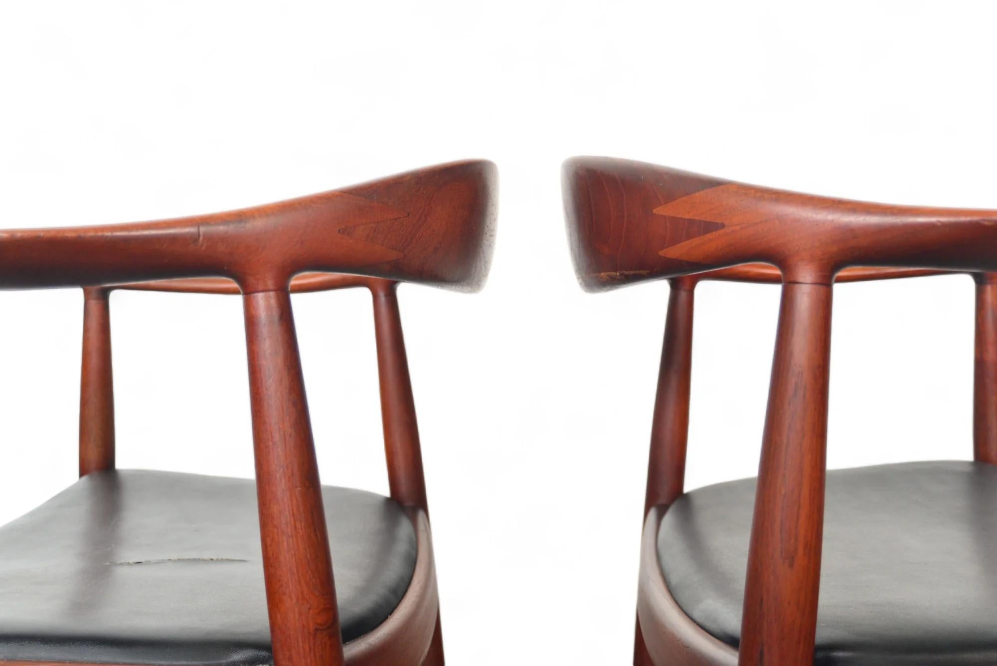 20ième siècle Paire de chaises rondes de Hans Wegner / La chaise en teck en vente
