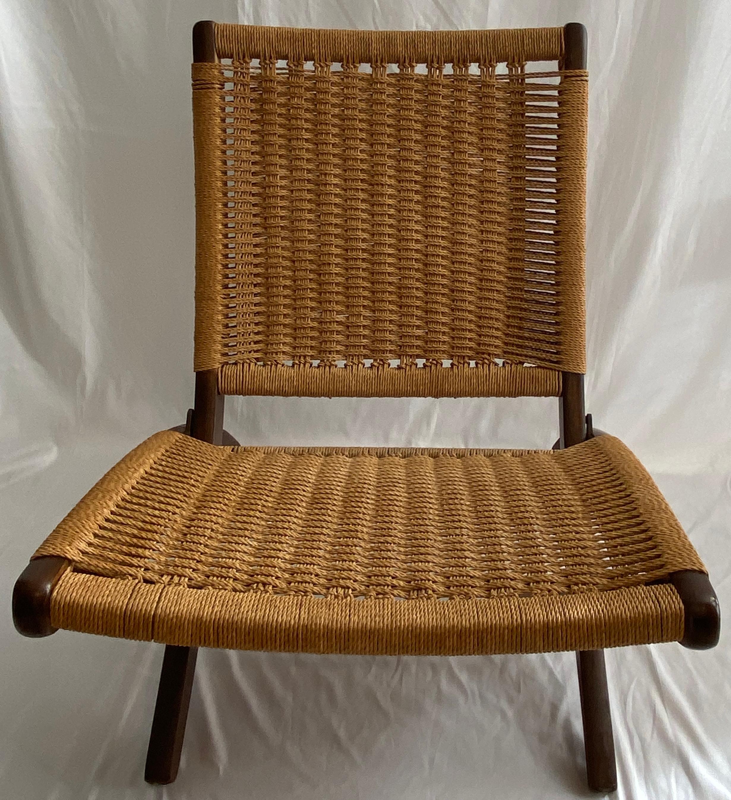 Mid-Century moderno Coppia di sedie da salotto Foldes di metà secolo in stile Hans Wegner, sedie da salotto in teak in vendita