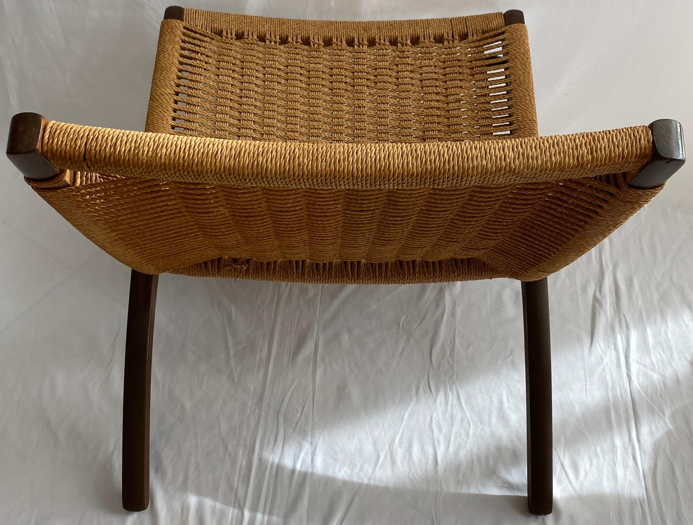 XX secolo Coppia di sedie da salotto Foldes di metà secolo in stile Hans Wegner, sedie da salotto in teak in vendita