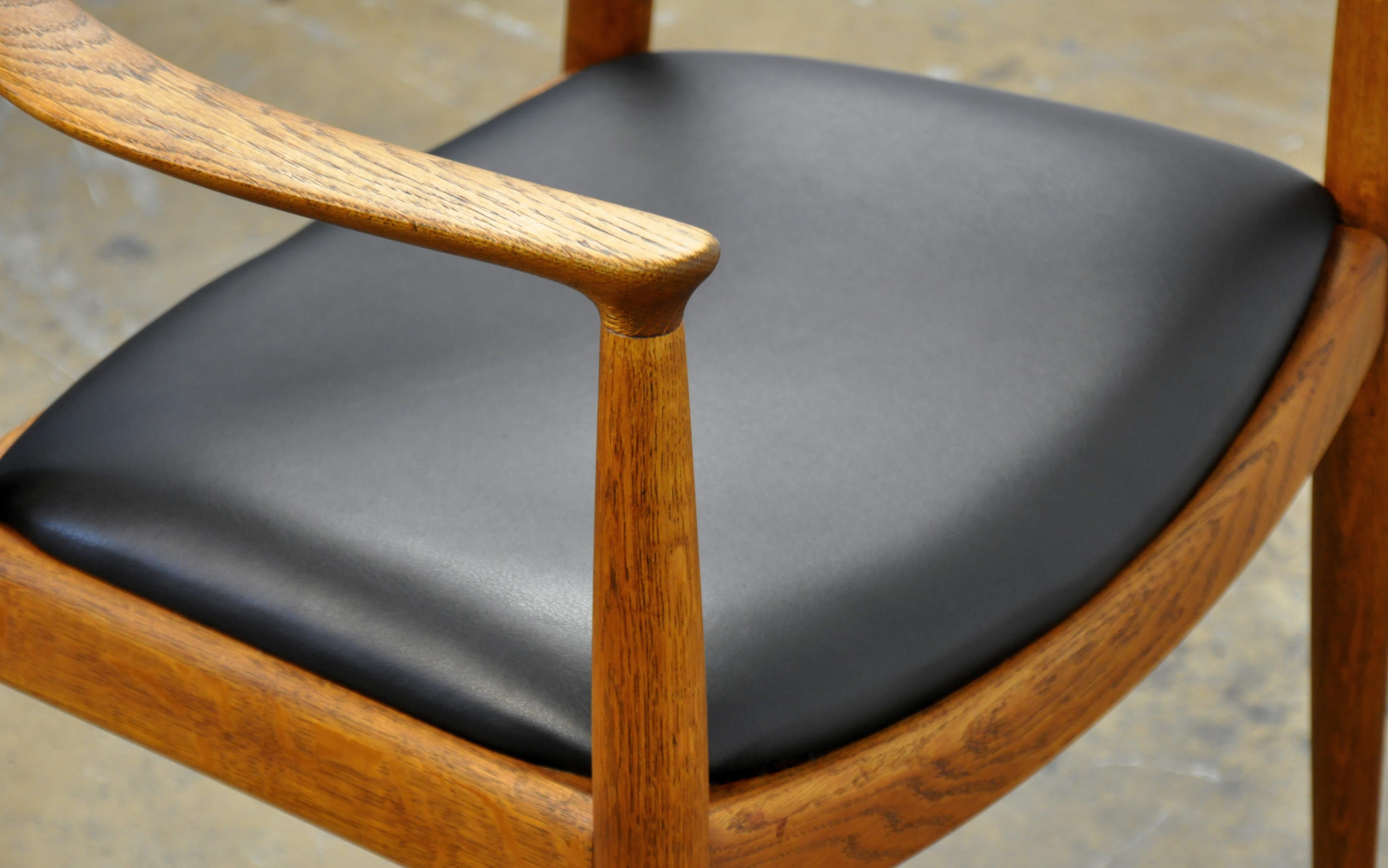 Pair of Hans Wegner for Johannes Hansen Oak and Black Leather Round Chairs 11