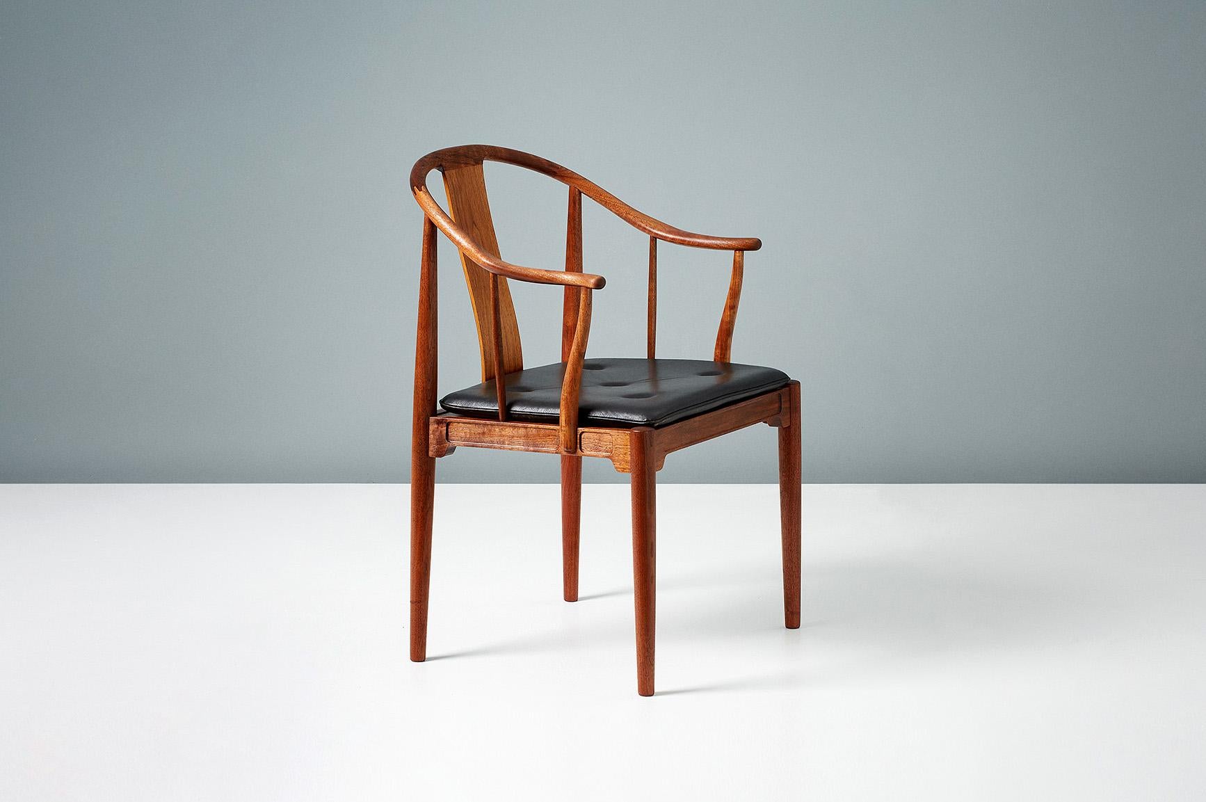 Late 20th Century Pair of Hans Wegner Walnut China Chairs For Sale
