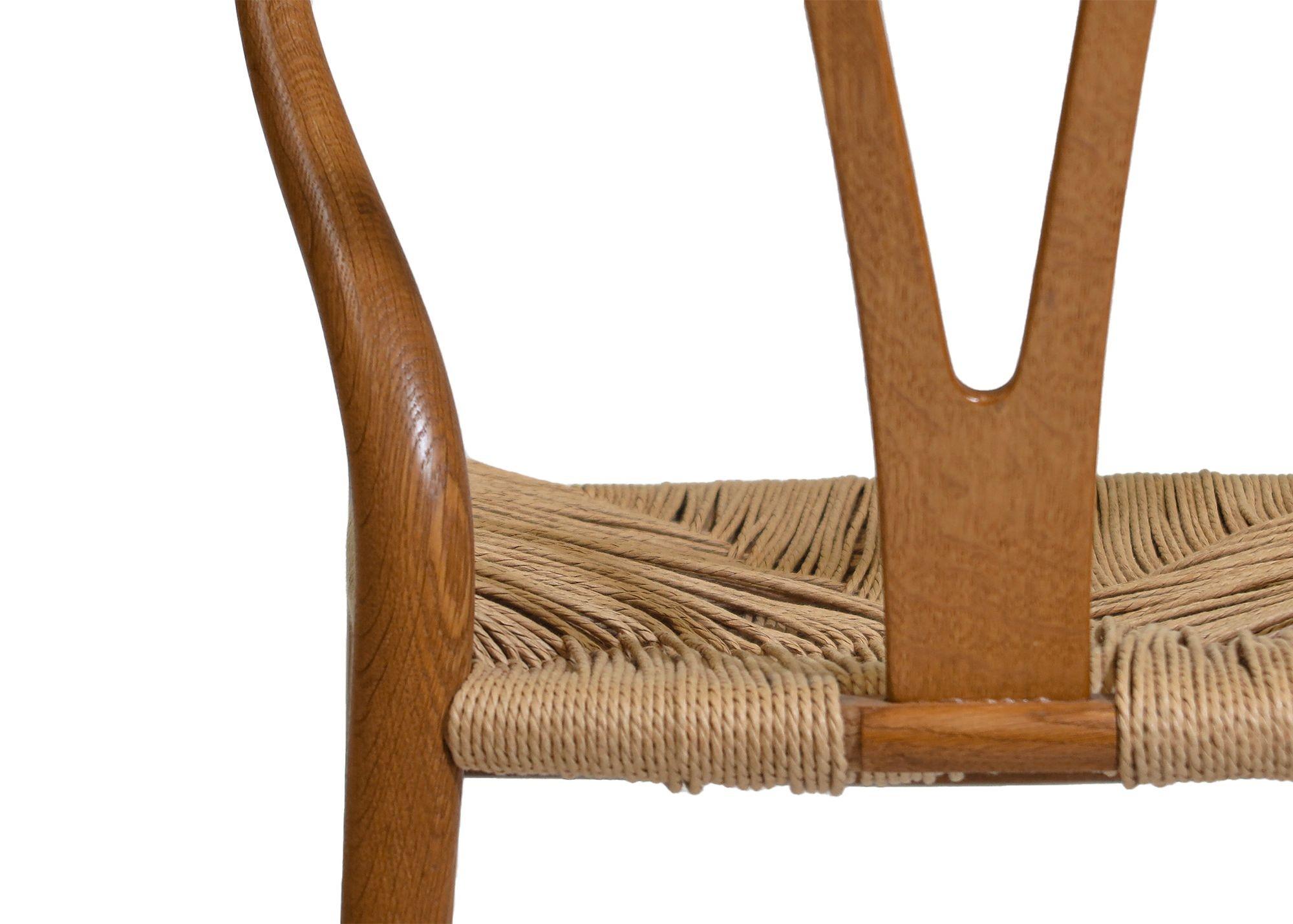 20ième siècle Paire de chaises de salle à manger danoises Wishbone CH 24 de Hans Wegner en vente