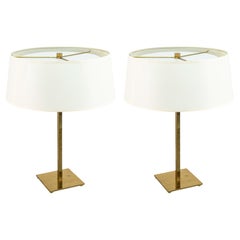 Paire de lampes de bureau MCM vintage Hansen New York en laiton avec abat-jour rond blanc