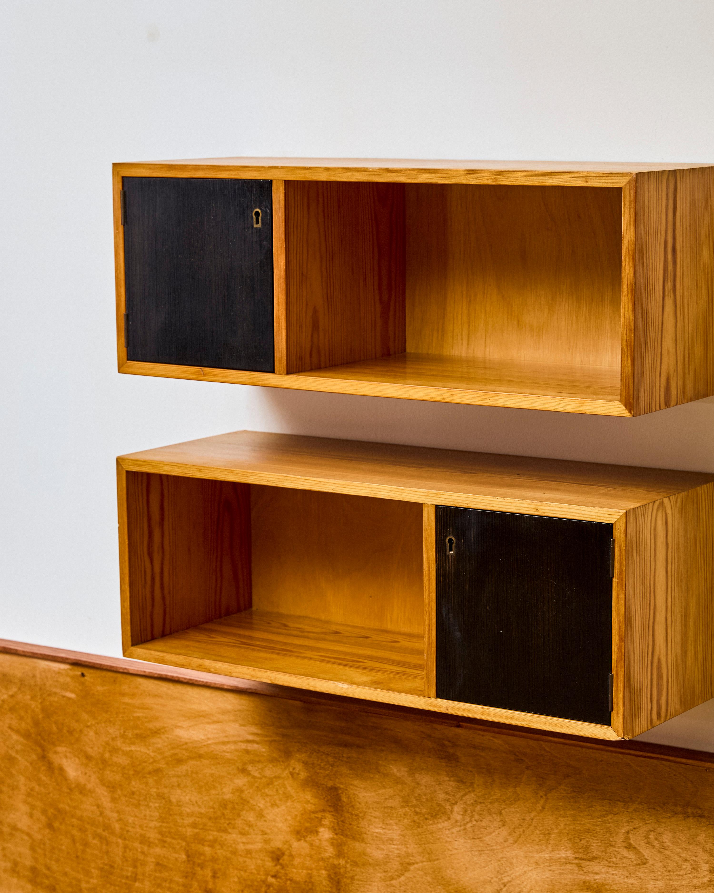 Mid-Century Modern Paire d'armoires murales en bois Harbo Solvsten, vers 1955 en vente
