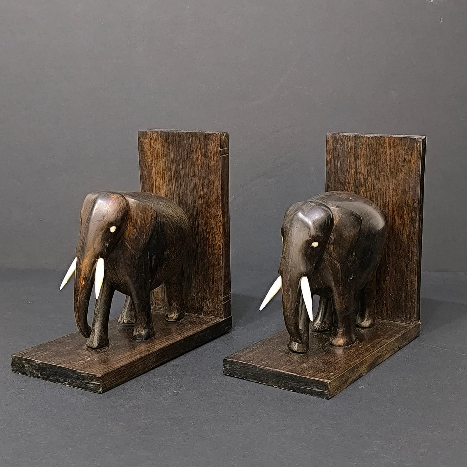 Pair of Hard Wood Elephant Bookends, Anglo Indian, Hand Carved In Good Condition For Sale In Bochum, NRW