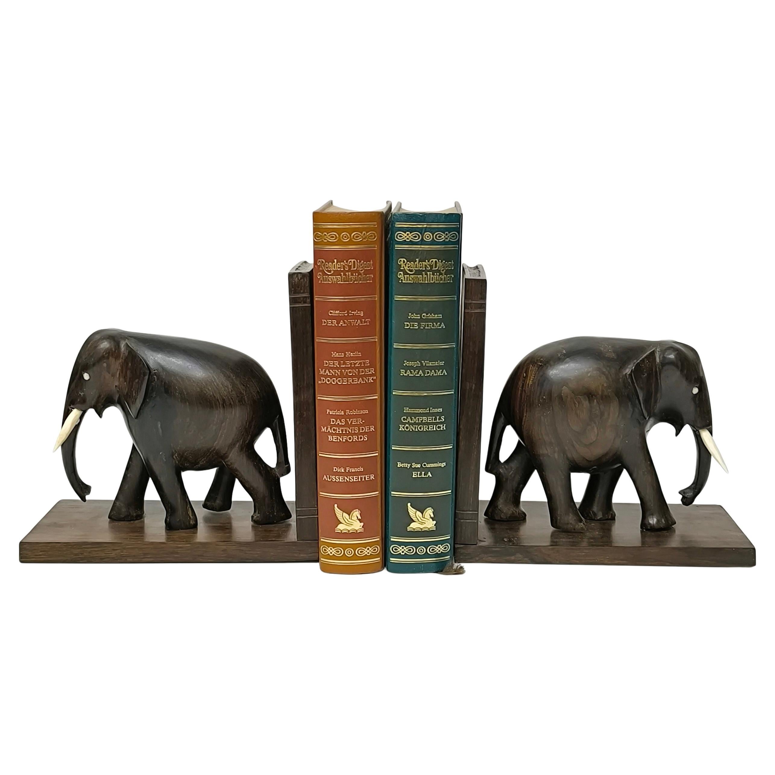Coppia di reggilibri Elefante in Wood Wood, anglo-indiani, intagliati a mano