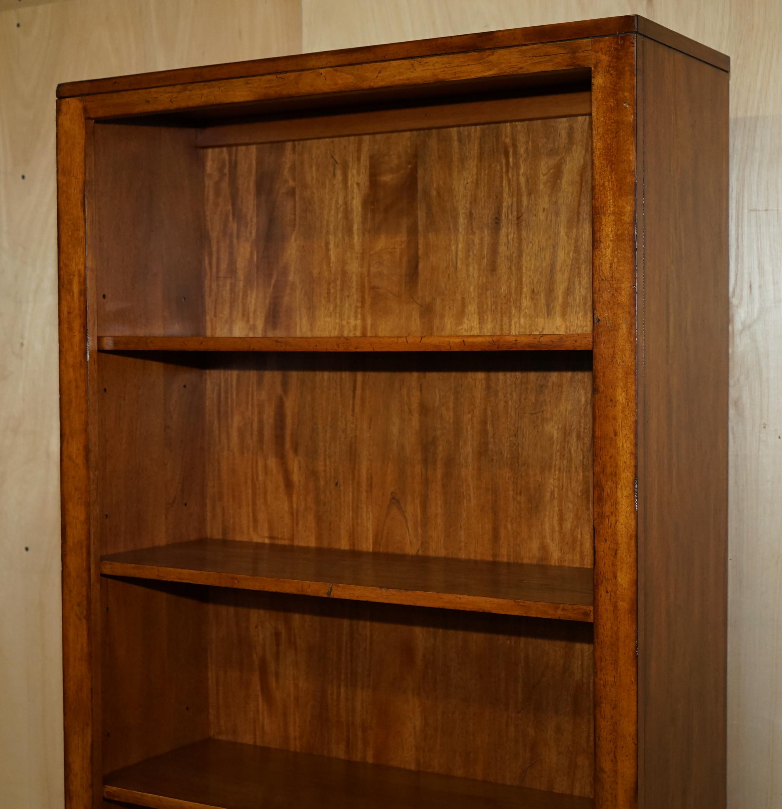PAIR OF HARDWOOD FINISH TALL OPEN LIBRARY BOOKCASES BY THE DESiGNER ETHAN ALLEN 6