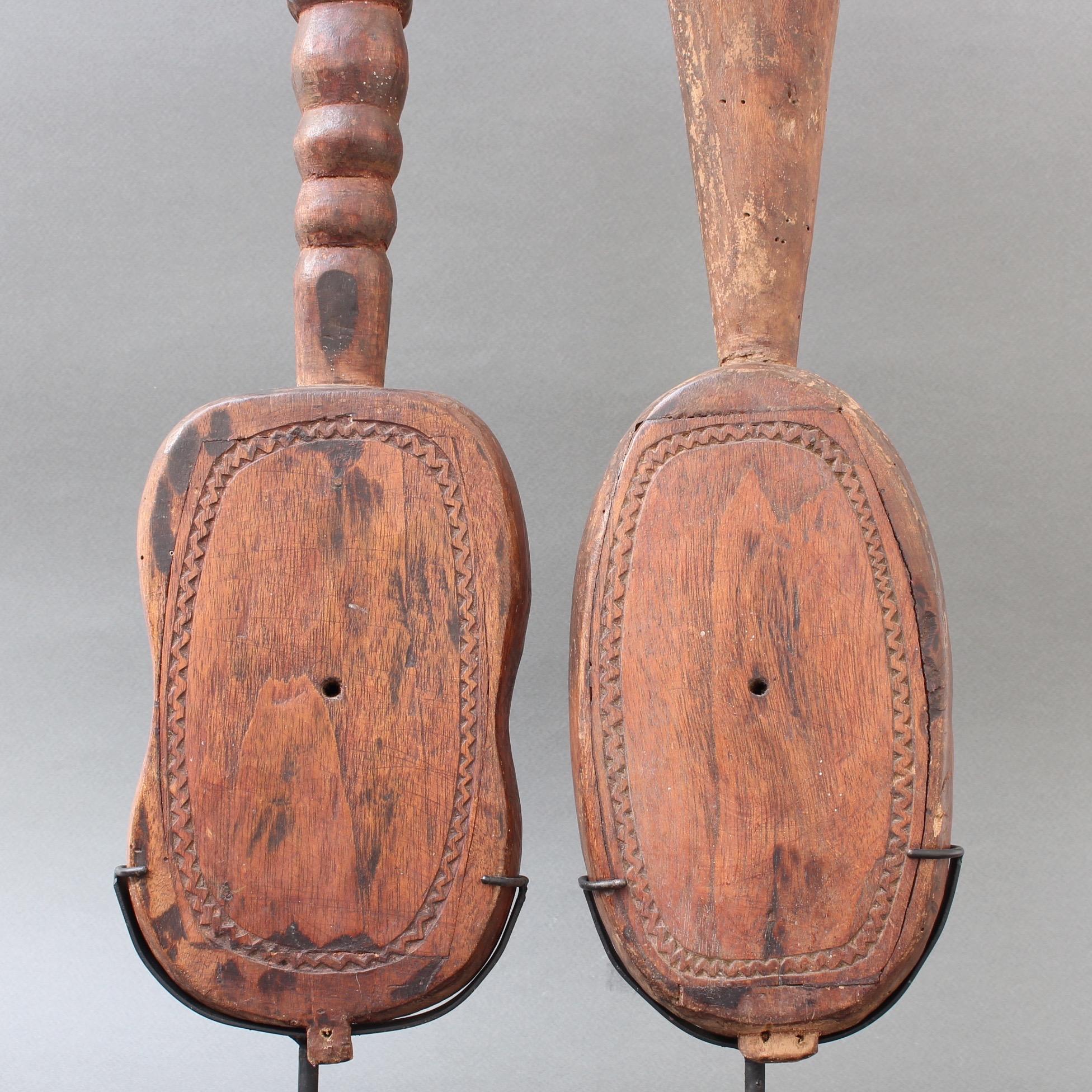 Pair of Hardwood Sumbanese Lutes with Anthropomorphic Figures, 20th Century 5